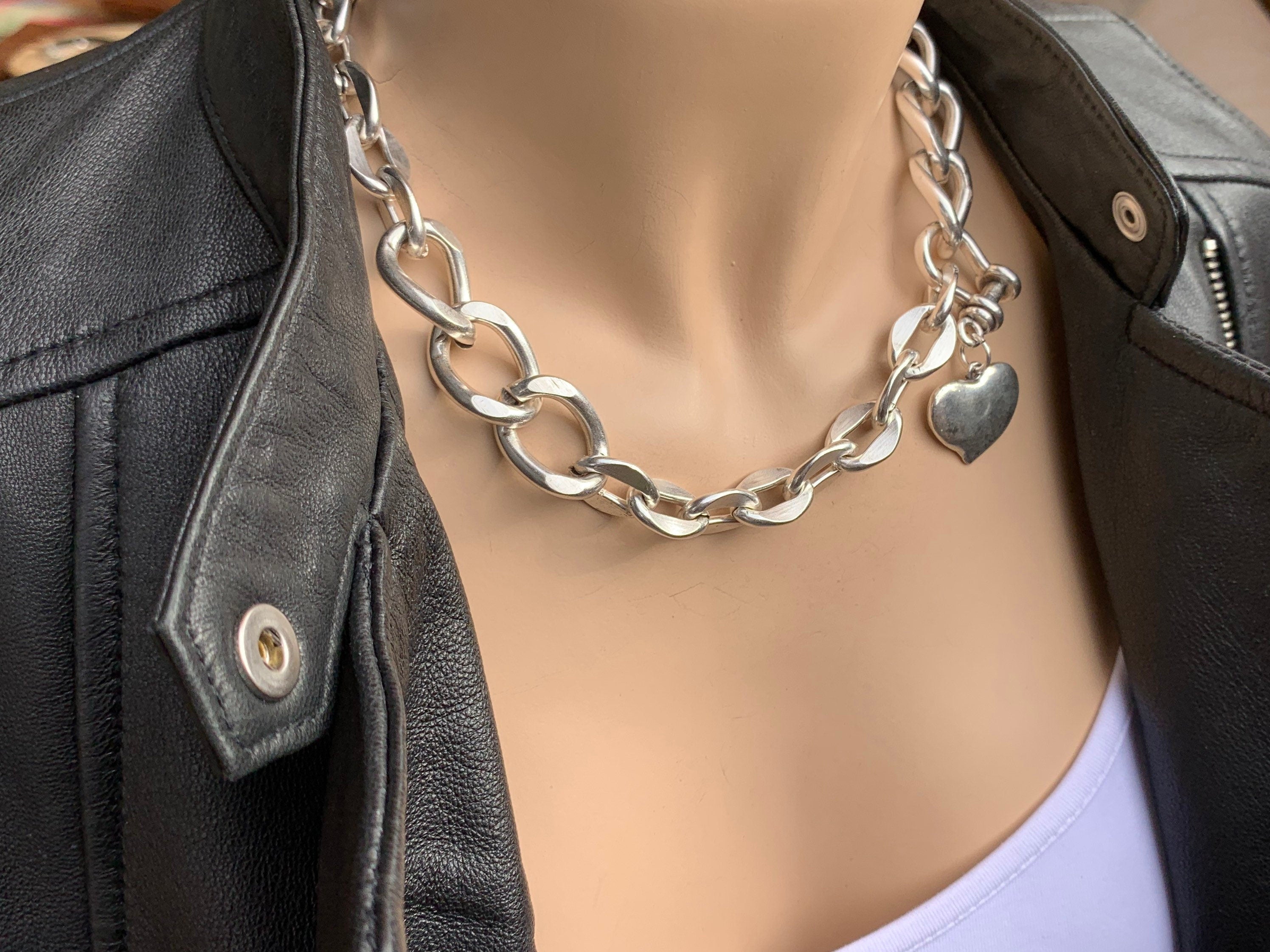 Chunky, heavy necklace made with large link Cuban chain in silver-plated steel, thick solid chunky chain necklace with heart pendant