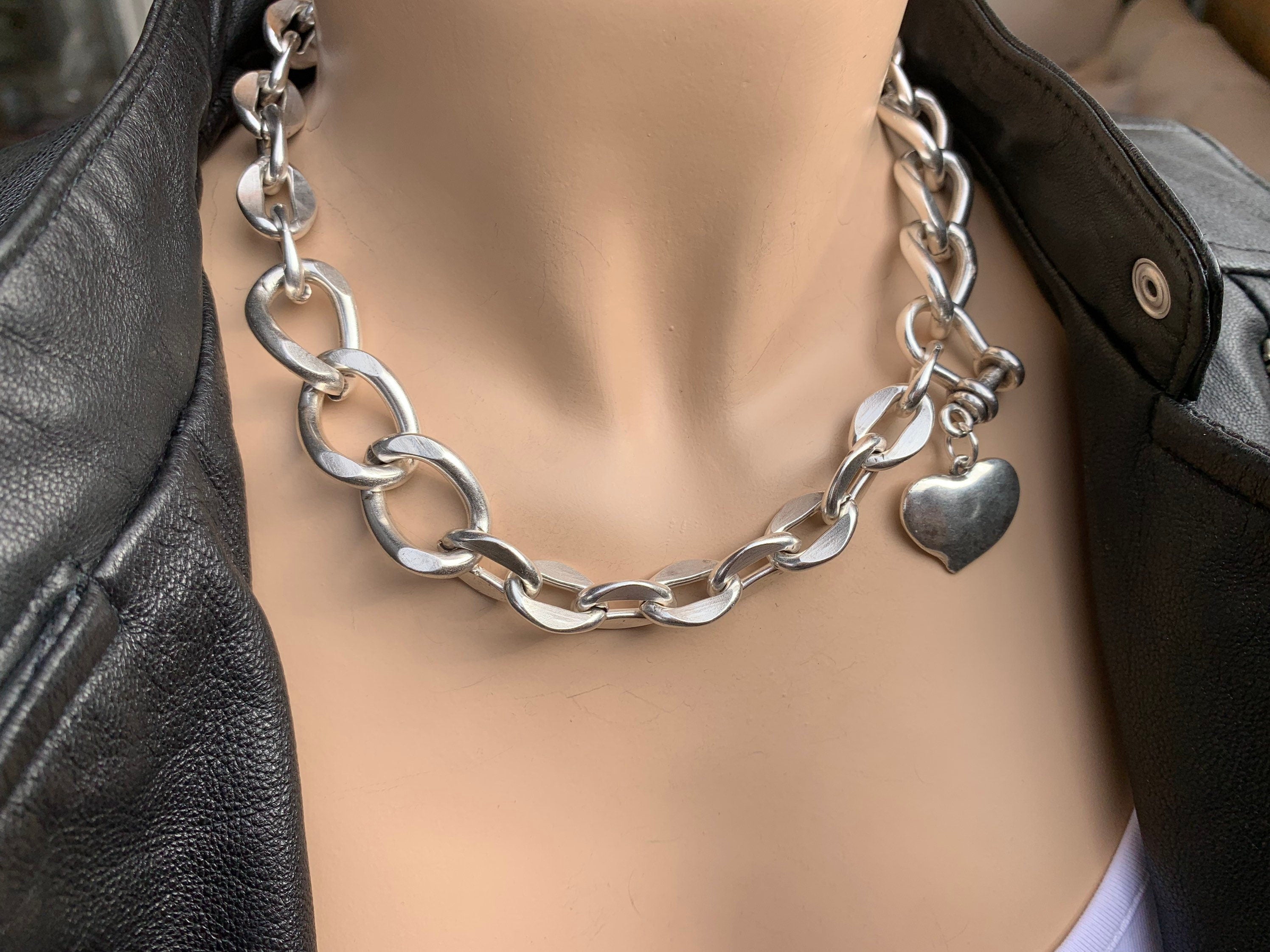 Chunky, heavy necklace made with large link Cuban chain in silver-plated steel, thick solid chunky chain necklace with heart pendant