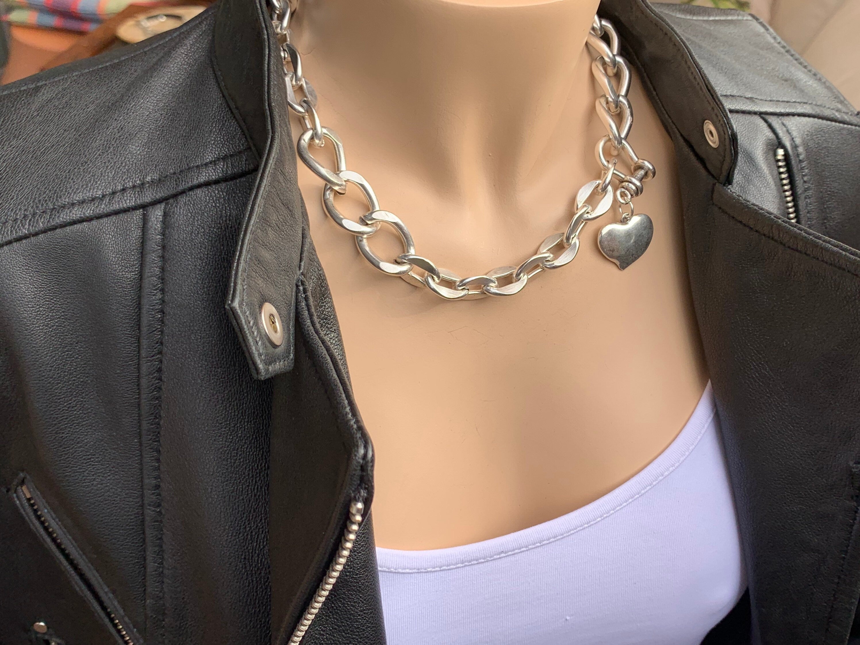 Chunky, heavy necklace made with large link Cuban chain in silver-plated steel, thick solid chunky chain necklace with heart pendant