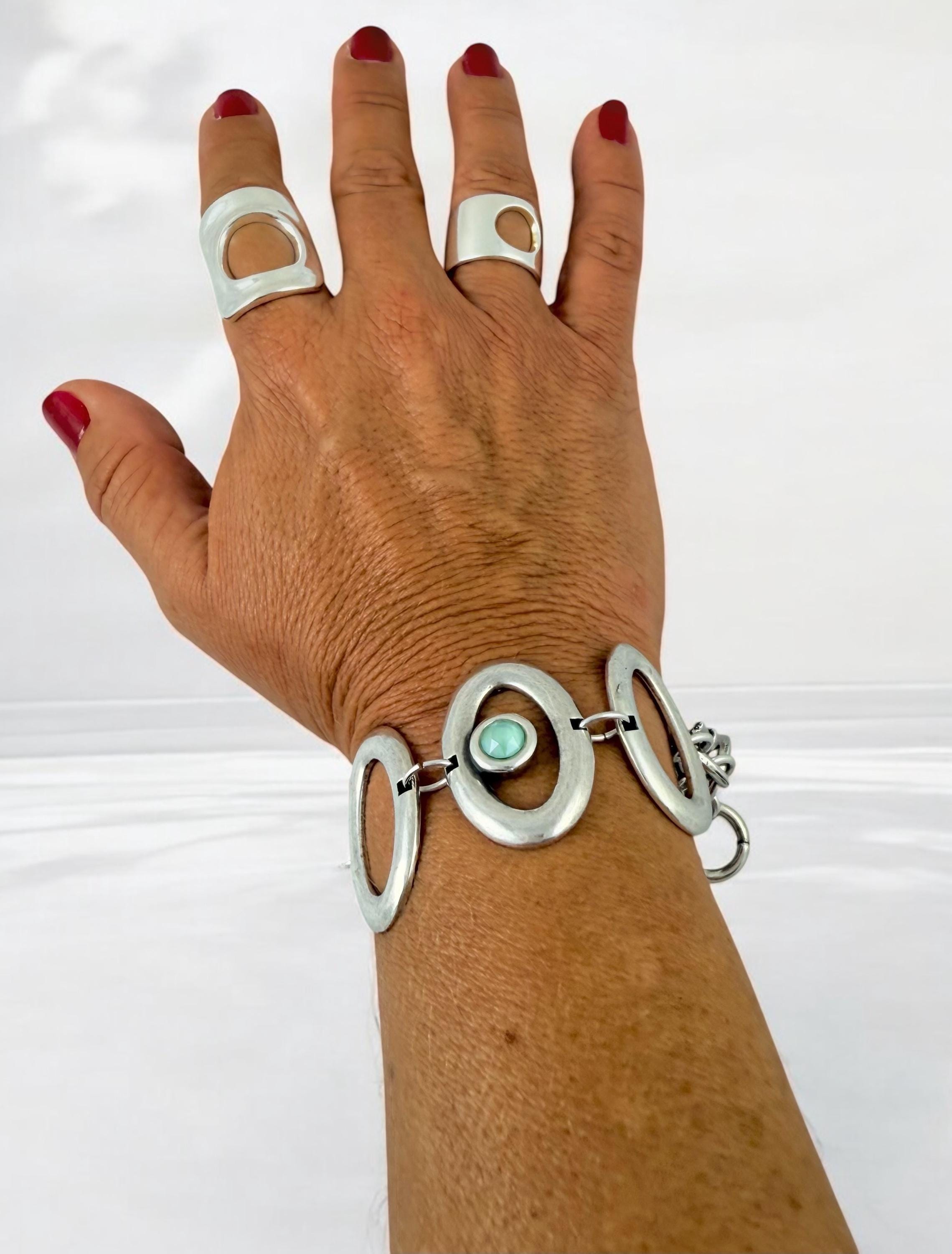 Chunky Oval-Link Bracelet with Light Teal Swarovski Crystals – Sculptural Silver-Plated Statement Jewelry – Adjustable Fit - uno de 50 style