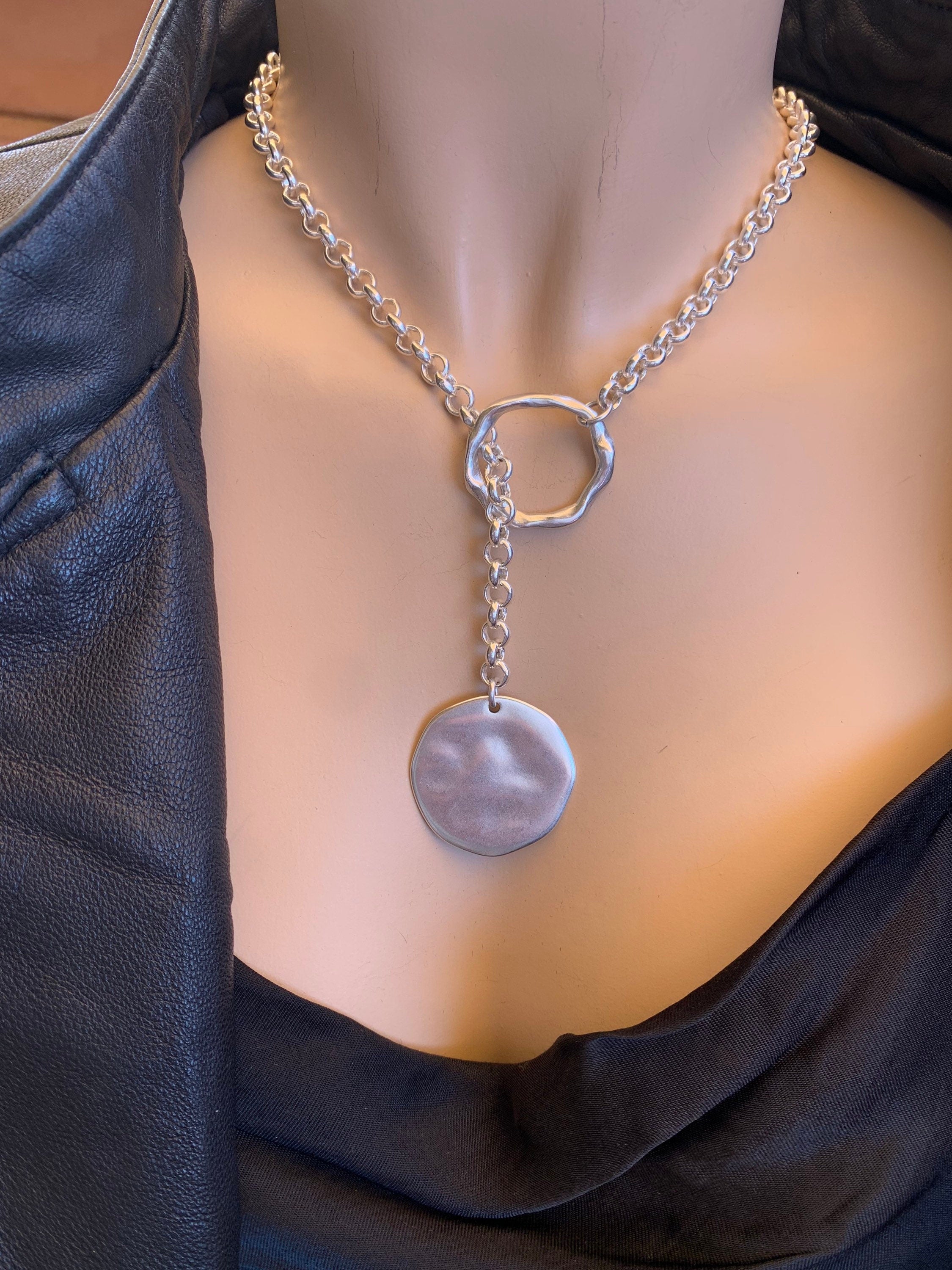 Thick chain lariat necklace, silver lariat necklace, bold chain necklace with disc pendant, dangling disc necklace, uno de 50 style