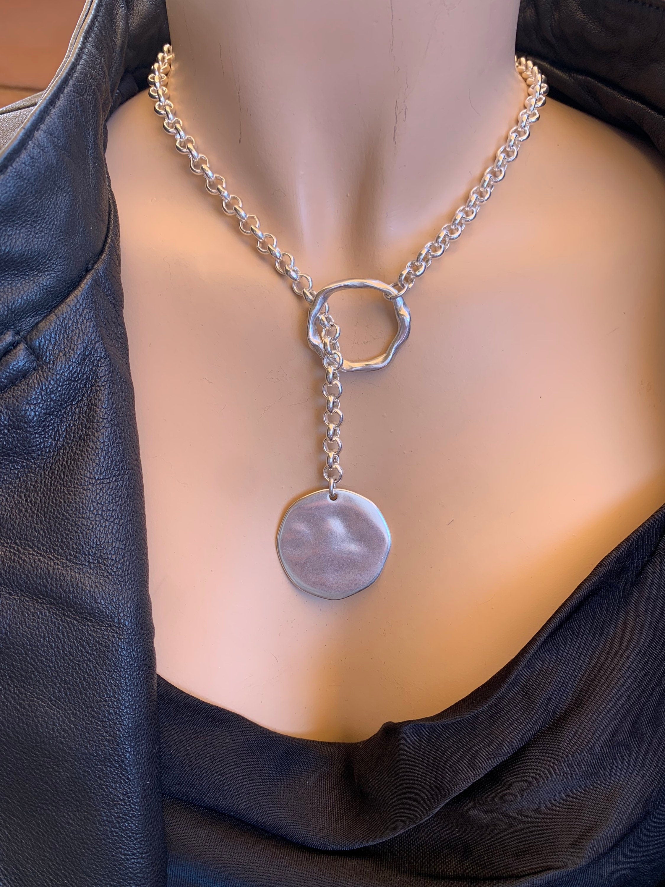 Thick chain lariat necklace, silver lariat necklace, bold chain necklace with disc pendant, dangling disc necklace, uno de 50 style
