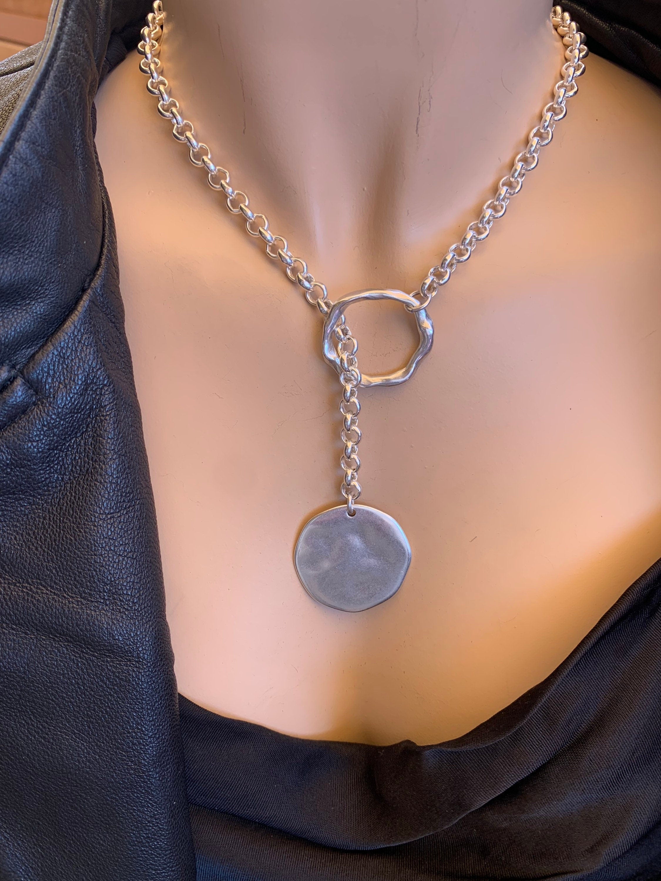 Thick chain lariat necklace, silver lariat necklace, bold chain necklace with disc pendant, dangling disc necklace, uno de 50 style