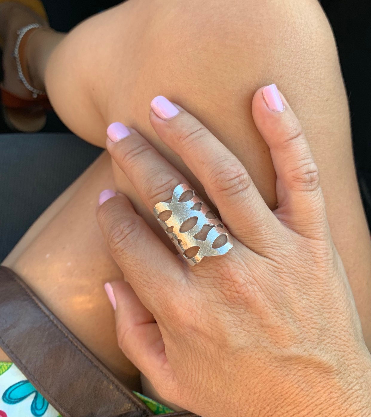 Chunky Silver or gold Adjustable Ring – Sculptural Perforated Band with Abstract Lines – Statement Jewelry, uno de 50 style, curved ring