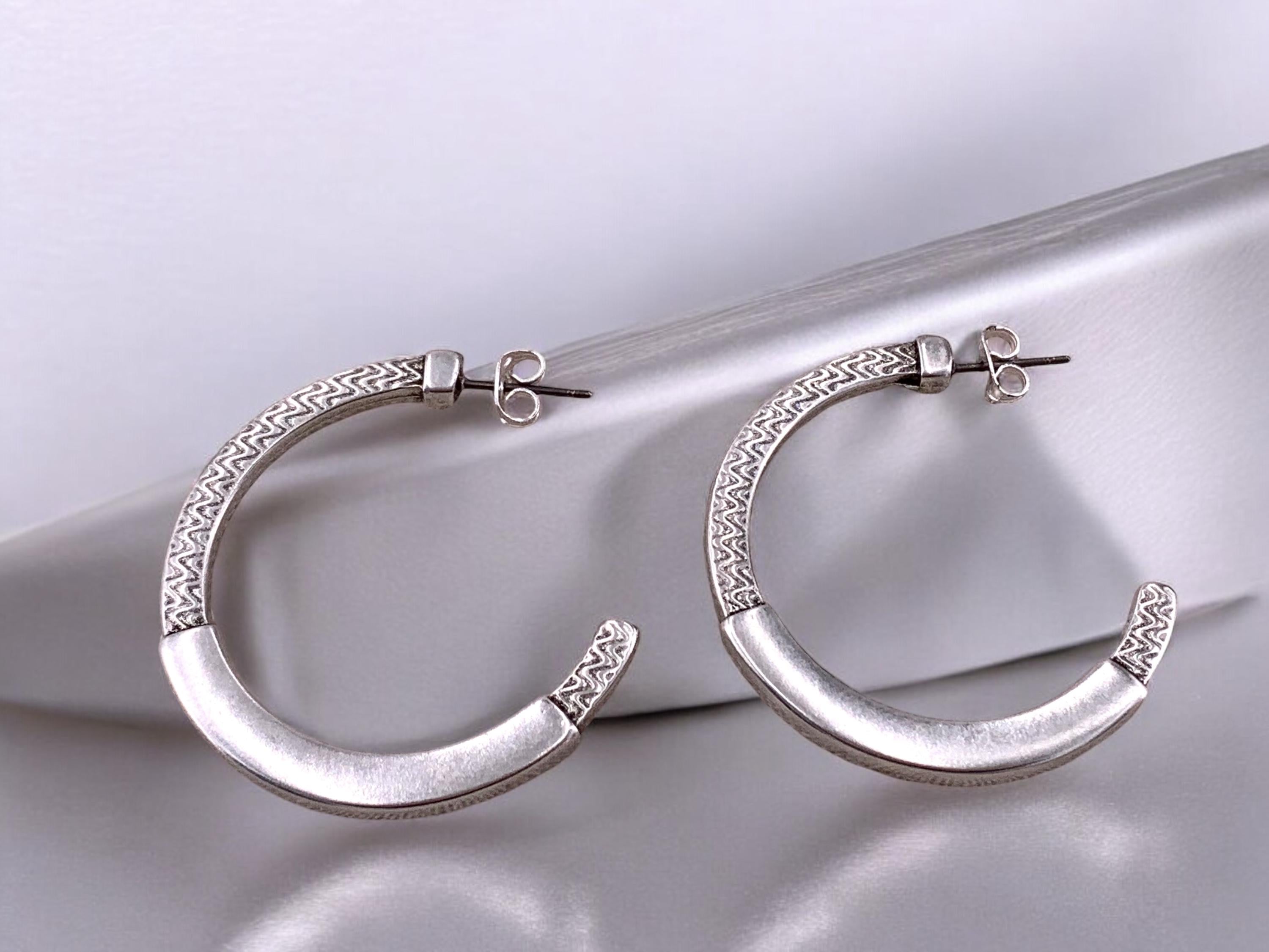 Chunky Engraved Hoop Earrings – Oversized Silver Statement Jewelry with Surgical Steel Pin – Handmade Textured Design - uno de 50 style
