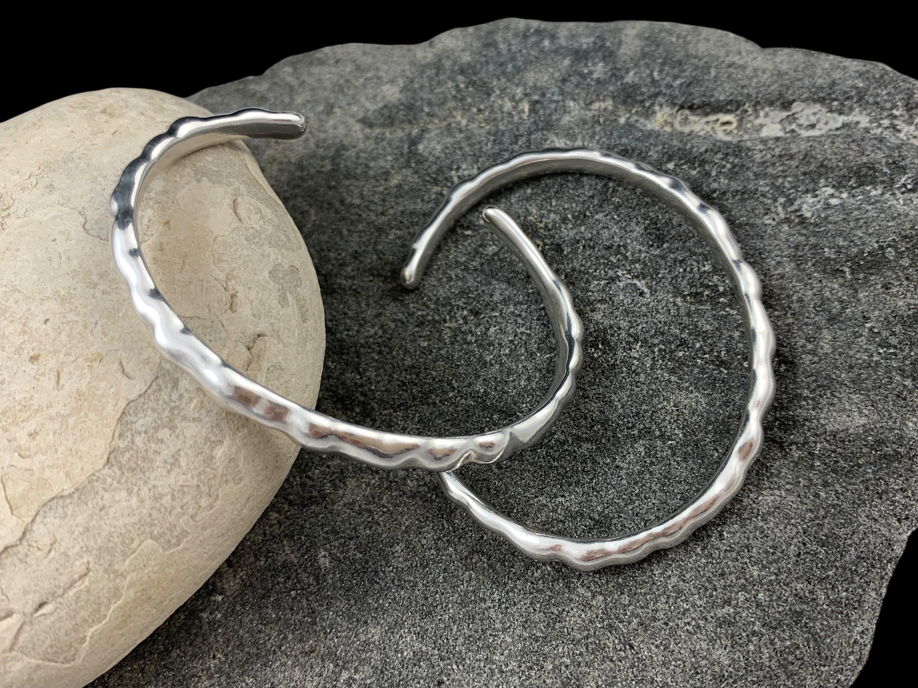 Silver hammered cuff unisex bracelet, vintage open bangle, chunky row open bangle, silver rigid bracelet, 80’s cuff bracelet