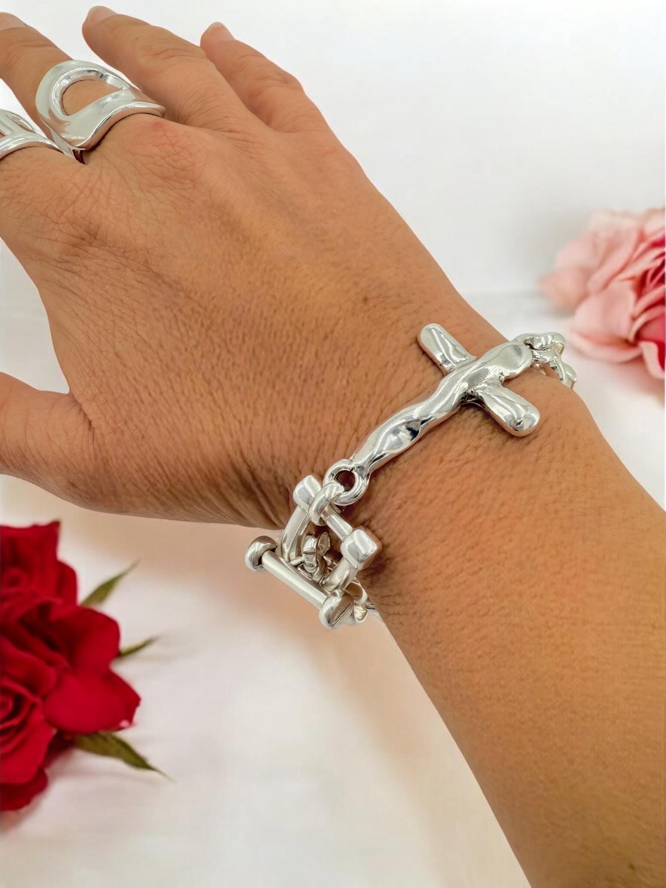 Chunky Silver chain bracelet with cross, bold link rolo bracelet, heavyweight toggle bracelet, bold bracelet, uno de 50 style, women gift