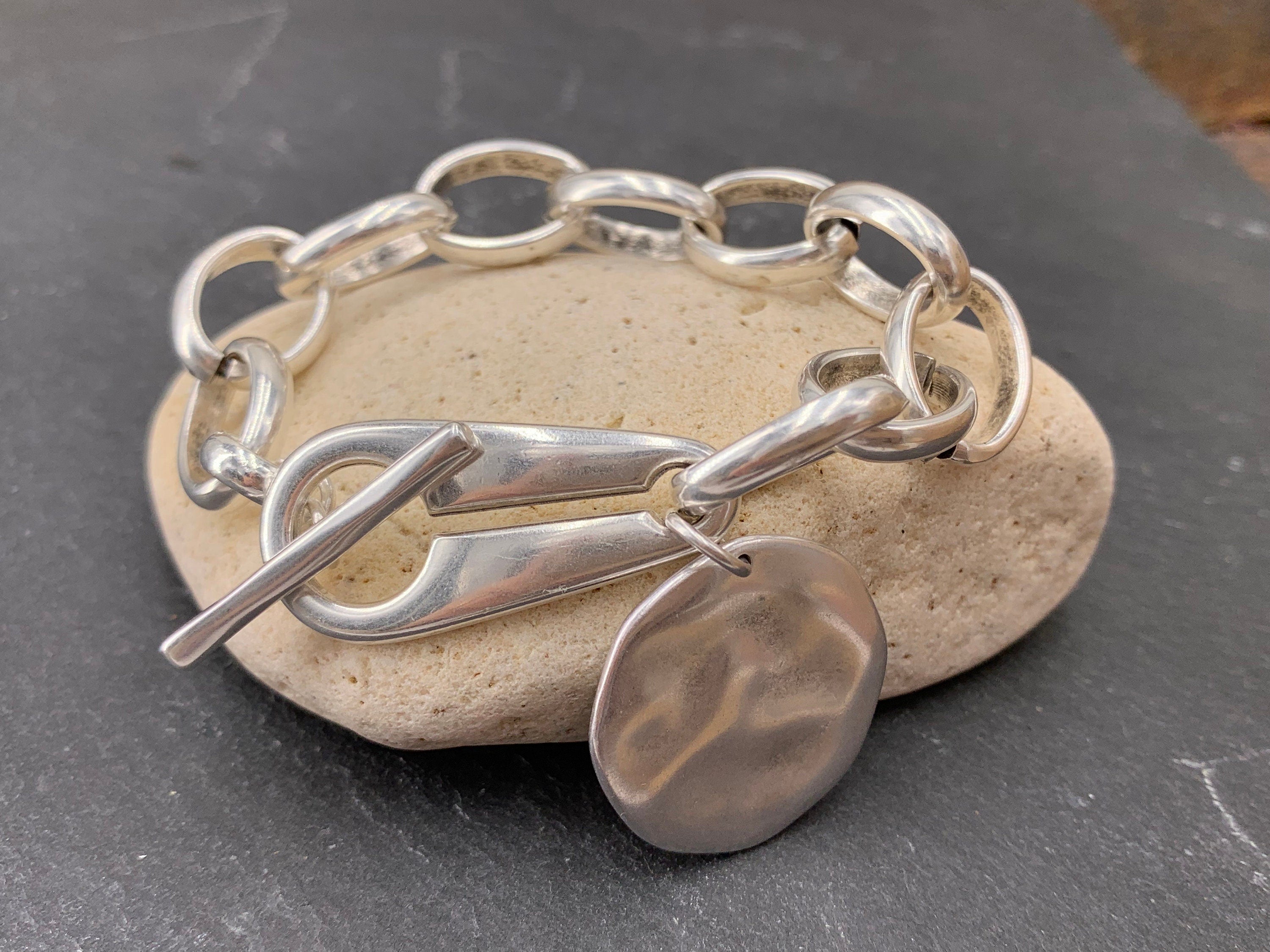 Chunky Silver Chain Bracelet for Women – Large Link Design with Toggle Clasp and Disc Charm – Handmade Statement Jewelry, uno de 50 style