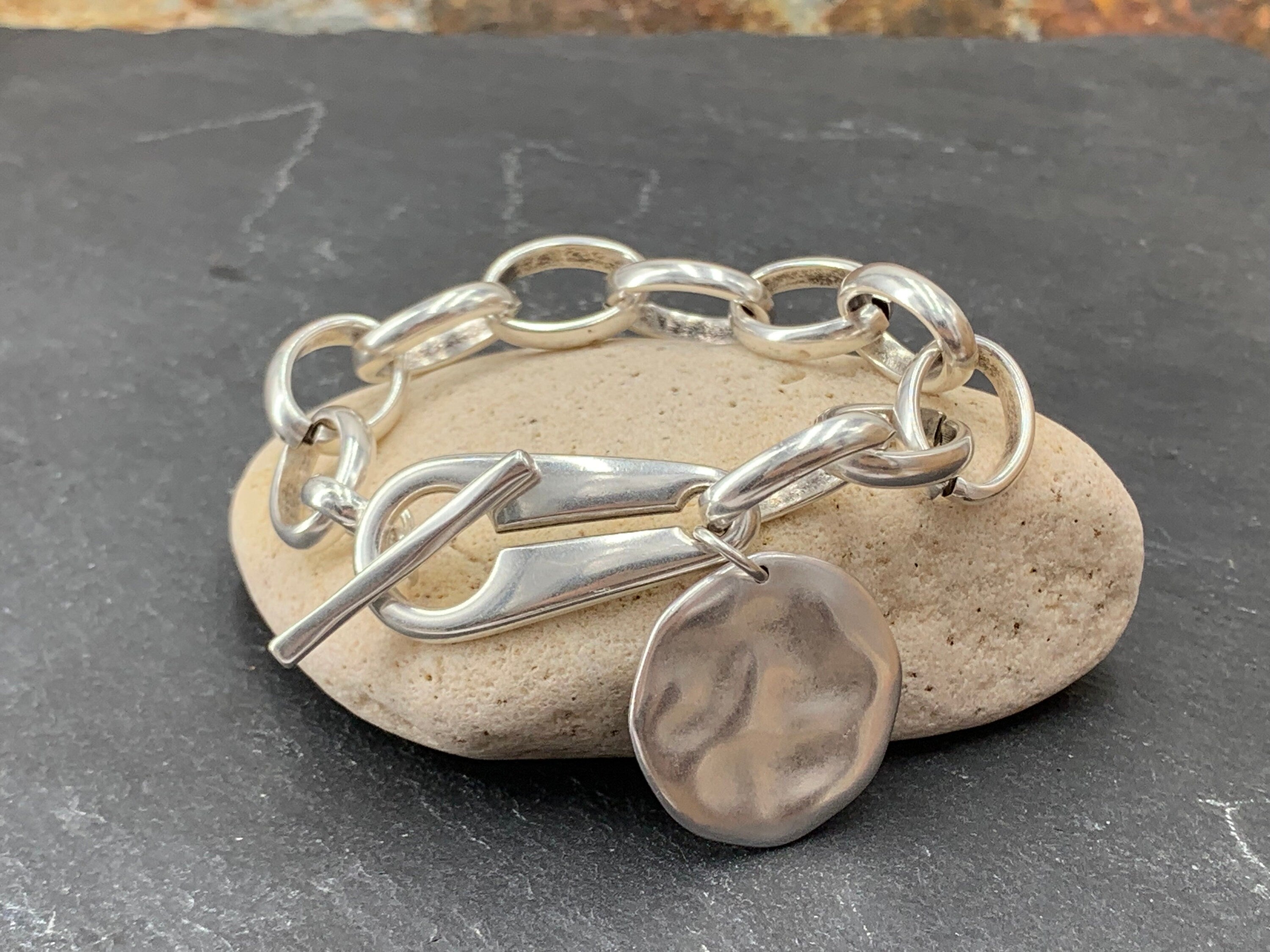 Chunky Silver Chain Bracelet for Women – Large Link Design with Toggle Clasp and Disc Charm – Handmade Statement Jewelry, uno de 50 style