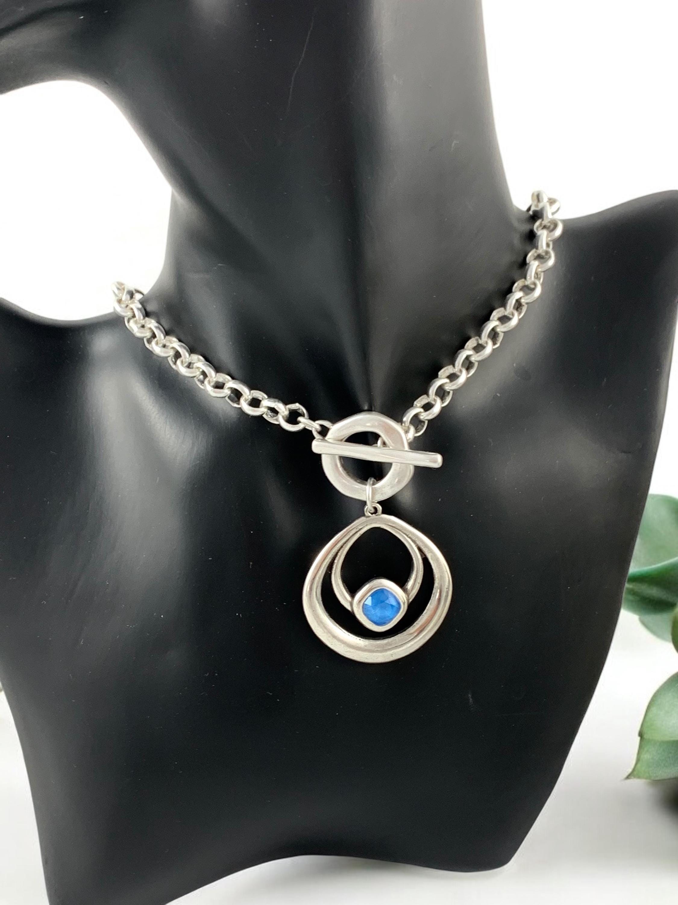 Silver Toggle chunky Necklace with Blue Swarovski Pendant – Bold Sculptural Statement necklace, uno de 50 Style
