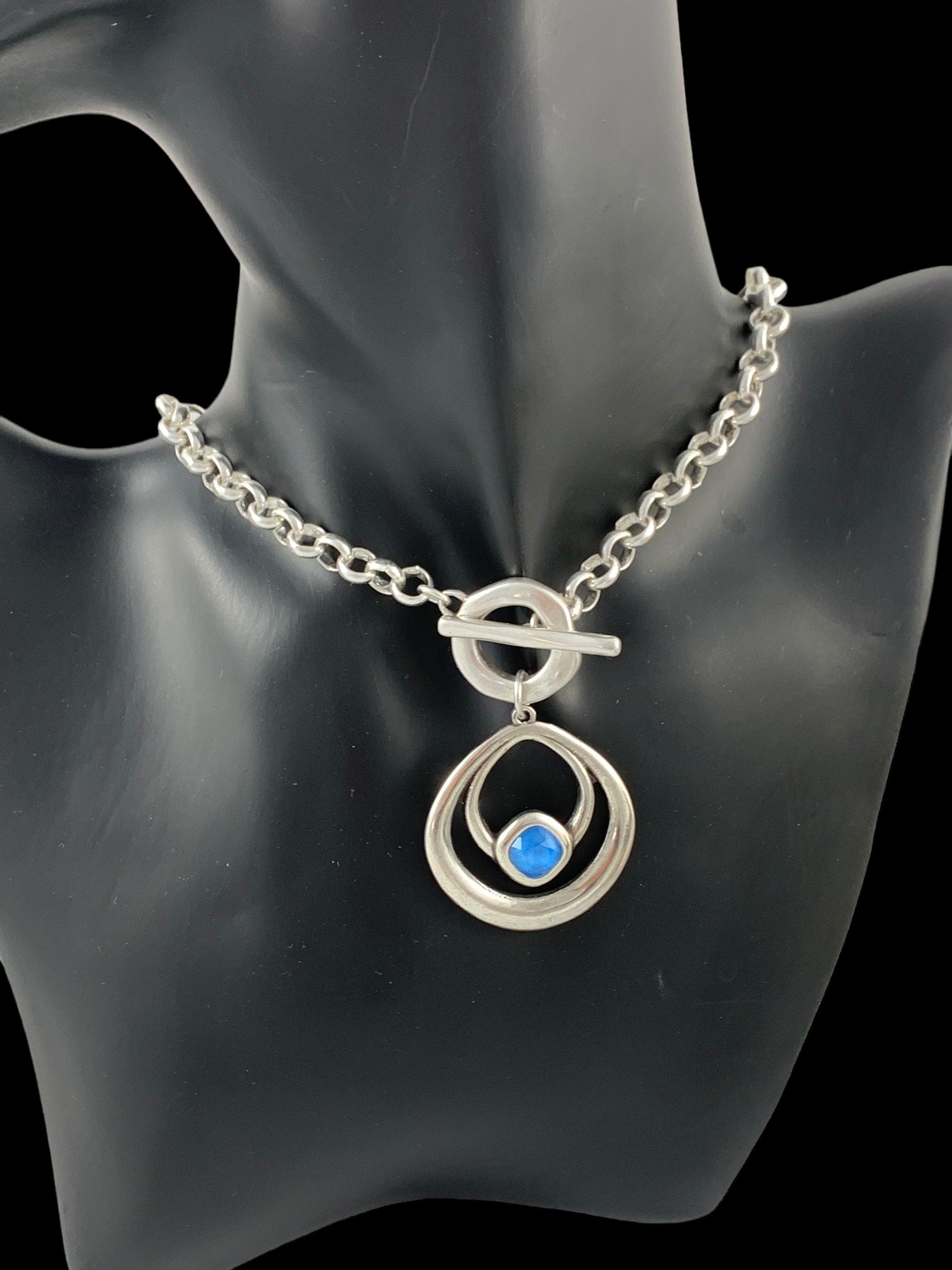 Silver Toggle chunky Necklace with Blue Swarovski Pendant – Bold Sculptural Statement necklace, uno de 50 Style