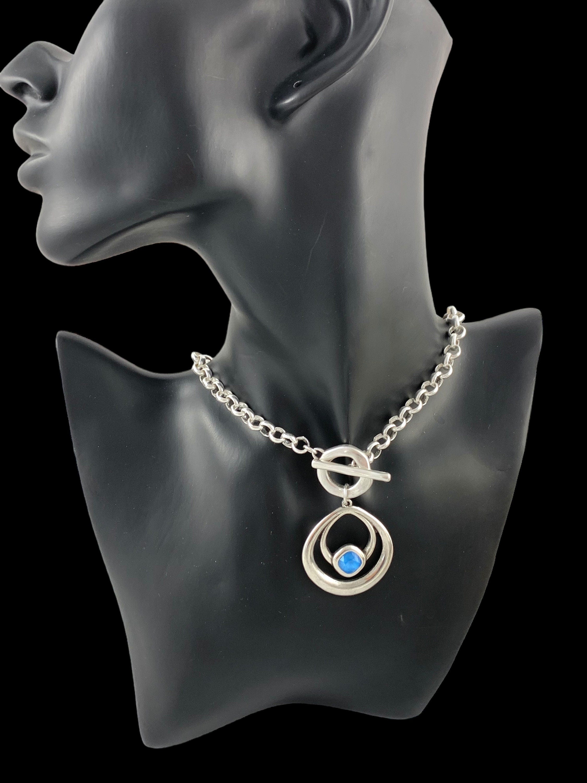 Silver Toggle chunky Necklace with Blue Swarovski Pendant – Bold Sculptural Statement necklace, uno de 50 Style