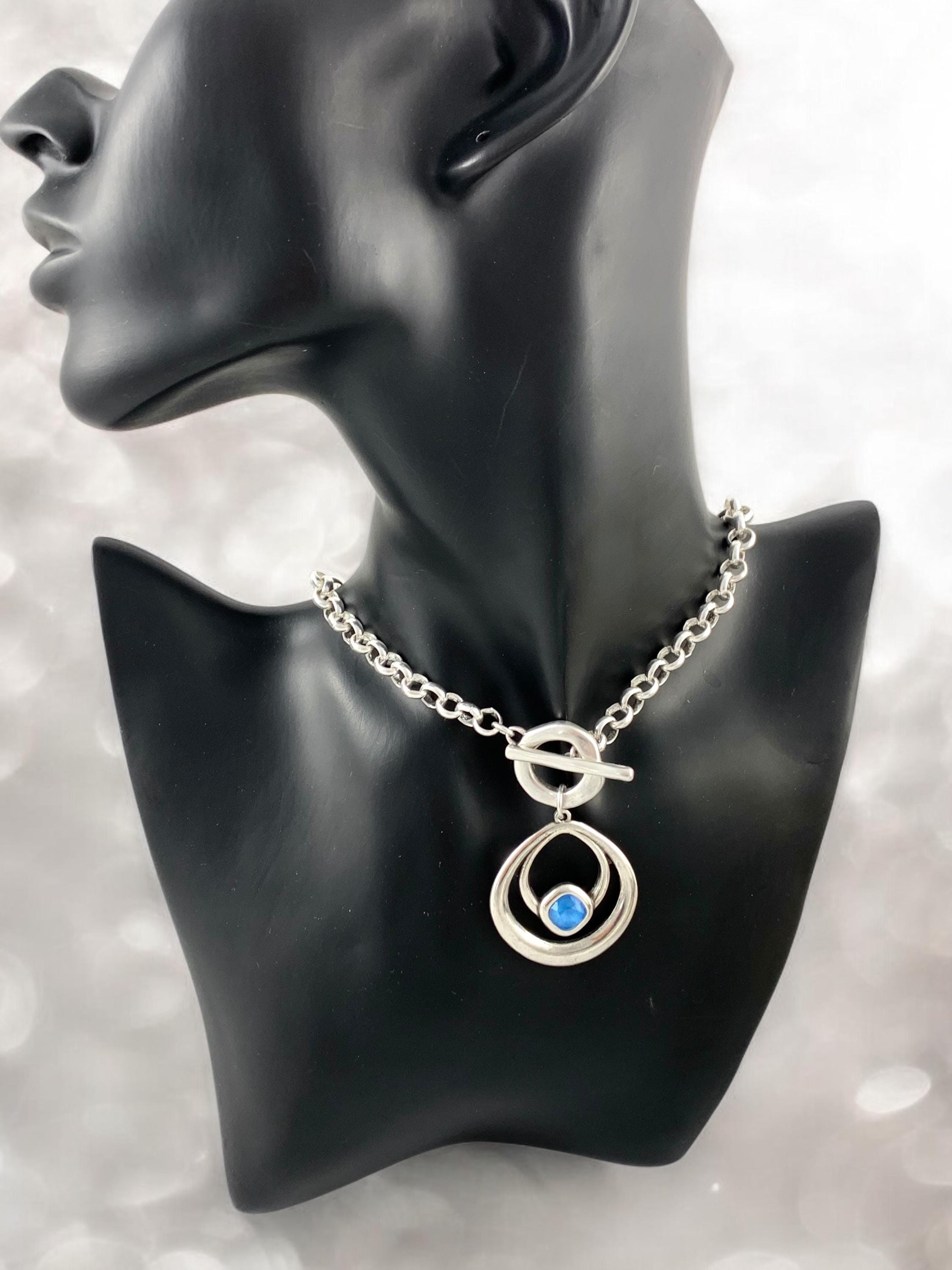 Silver Toggle chunky Necklace with Blue Swarovski Pendant – Bold Sculptural Statement necklace, uno de 50 Style