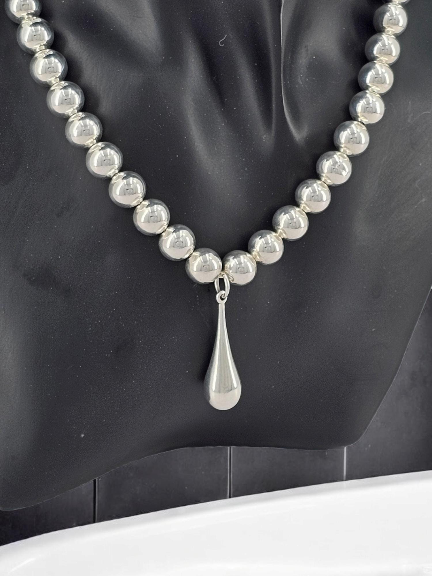 chunky silver drop necklace, elegant silver drop necklace, drop necklace, vintage necklace, uno de 50 style, elegant classic necklace