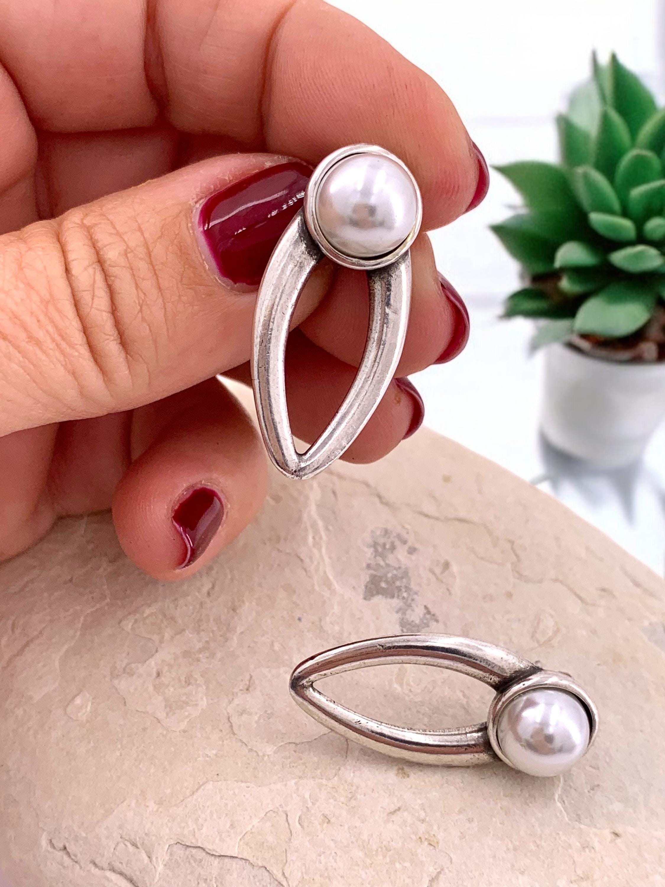 Pearls earrings, statement pearls woman boho earrings, woman silver earrings, woman crystal earrings, Uno de 50 Style jewelry