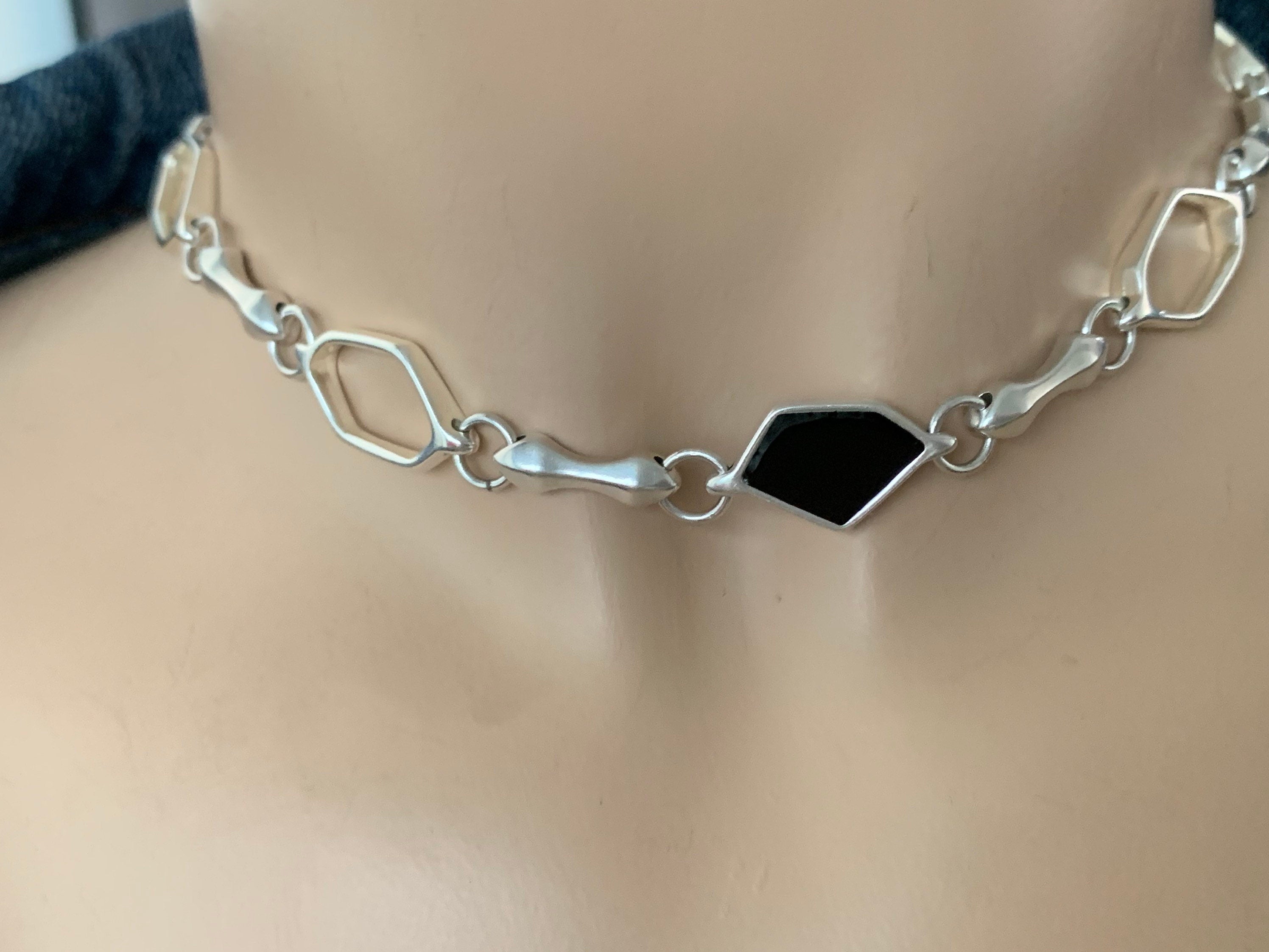 Adjustable Gothic Choker with Black Enamel Centerpiece – Silver-Plated Zamak – Dark Romantic Statement Jewelry – Handmade Alternative Fashio