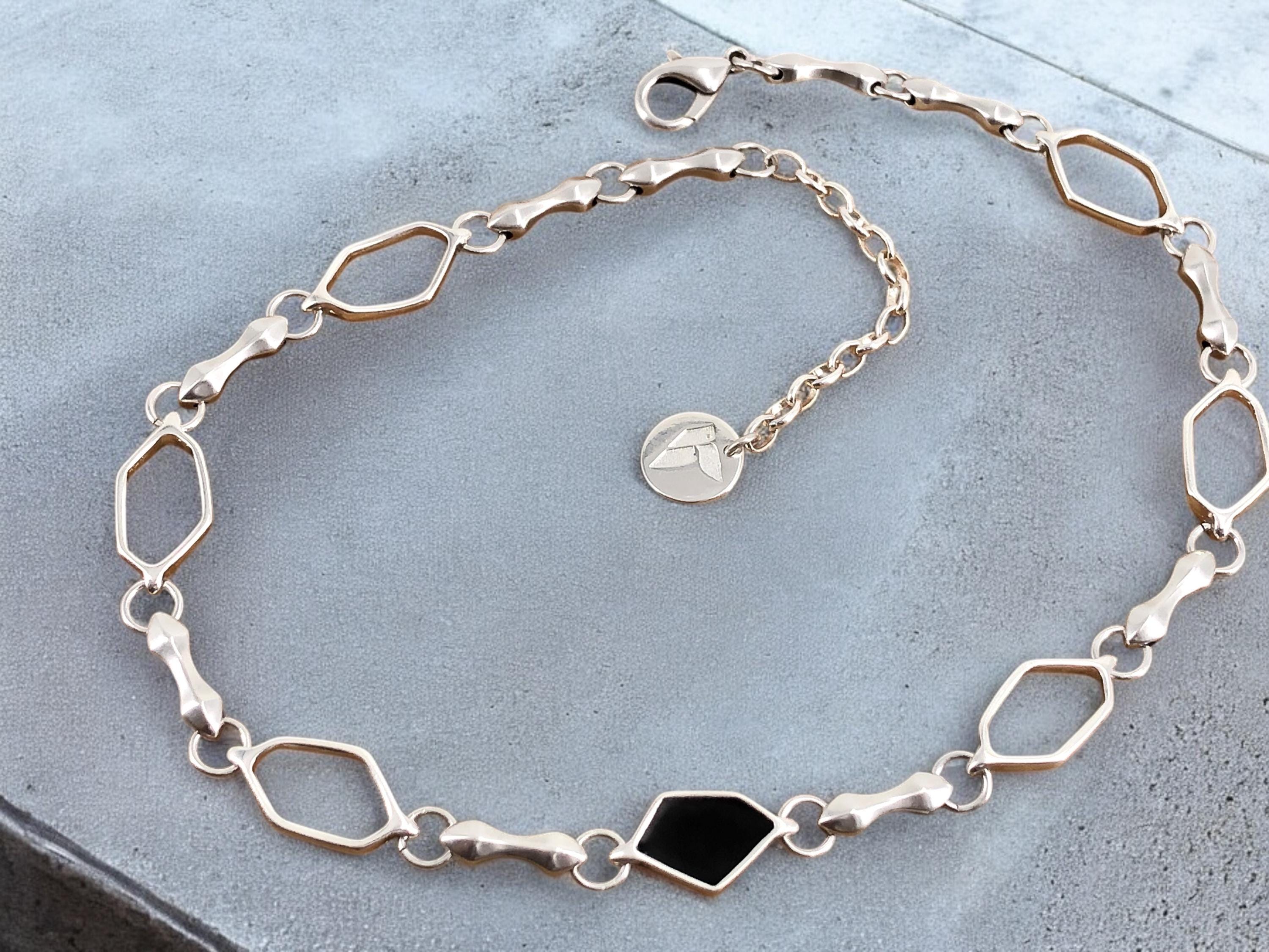 Adjustable Gothic Choker with Black Enamel Centerpiece – Silver-Plated Zamak – Dark Romantic Statement Jewelry – Handmade Alternative Fashio