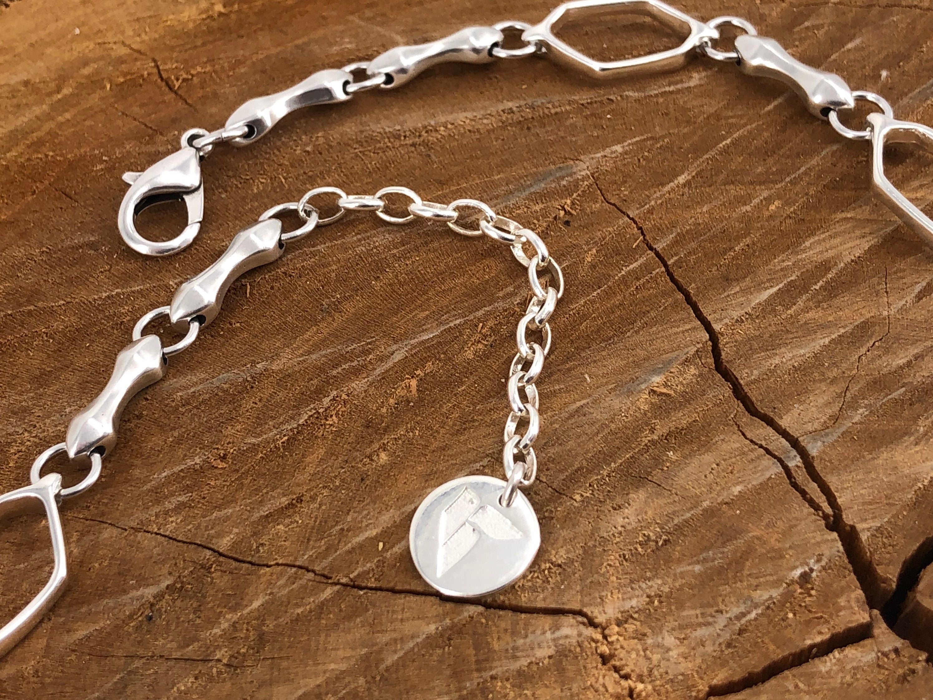 Adjustable Gothic Choker with Black Enamel Centerpiece – Silver-Plated Zamak – Dark Romantic Statement Jewelry – Handmade Alternative Fashio