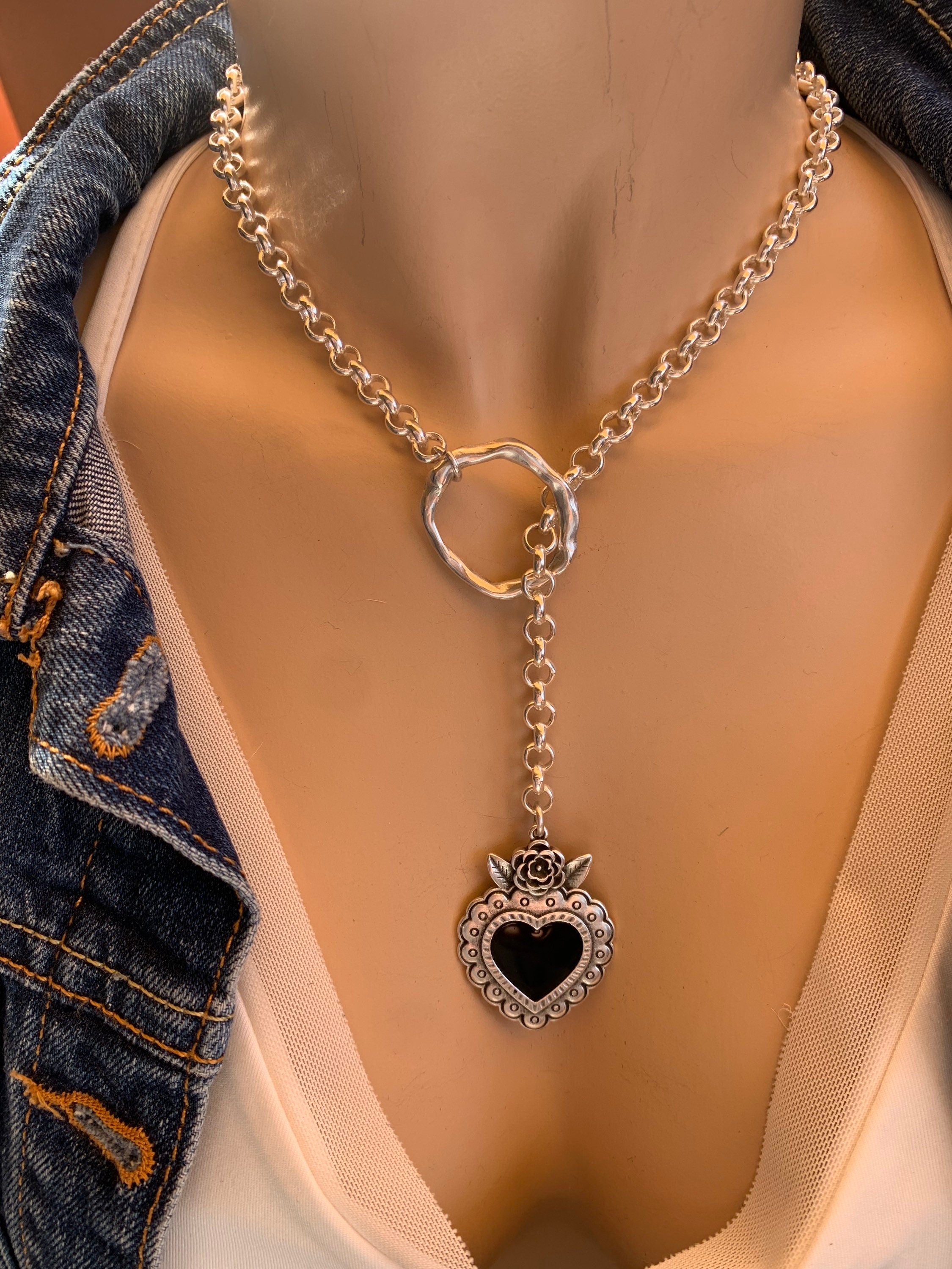 Gothic Black Heart Lariat Necklace – Dark Romantic Statement Jewelry – Handmade Alternative Fashion, gift for stylish women,