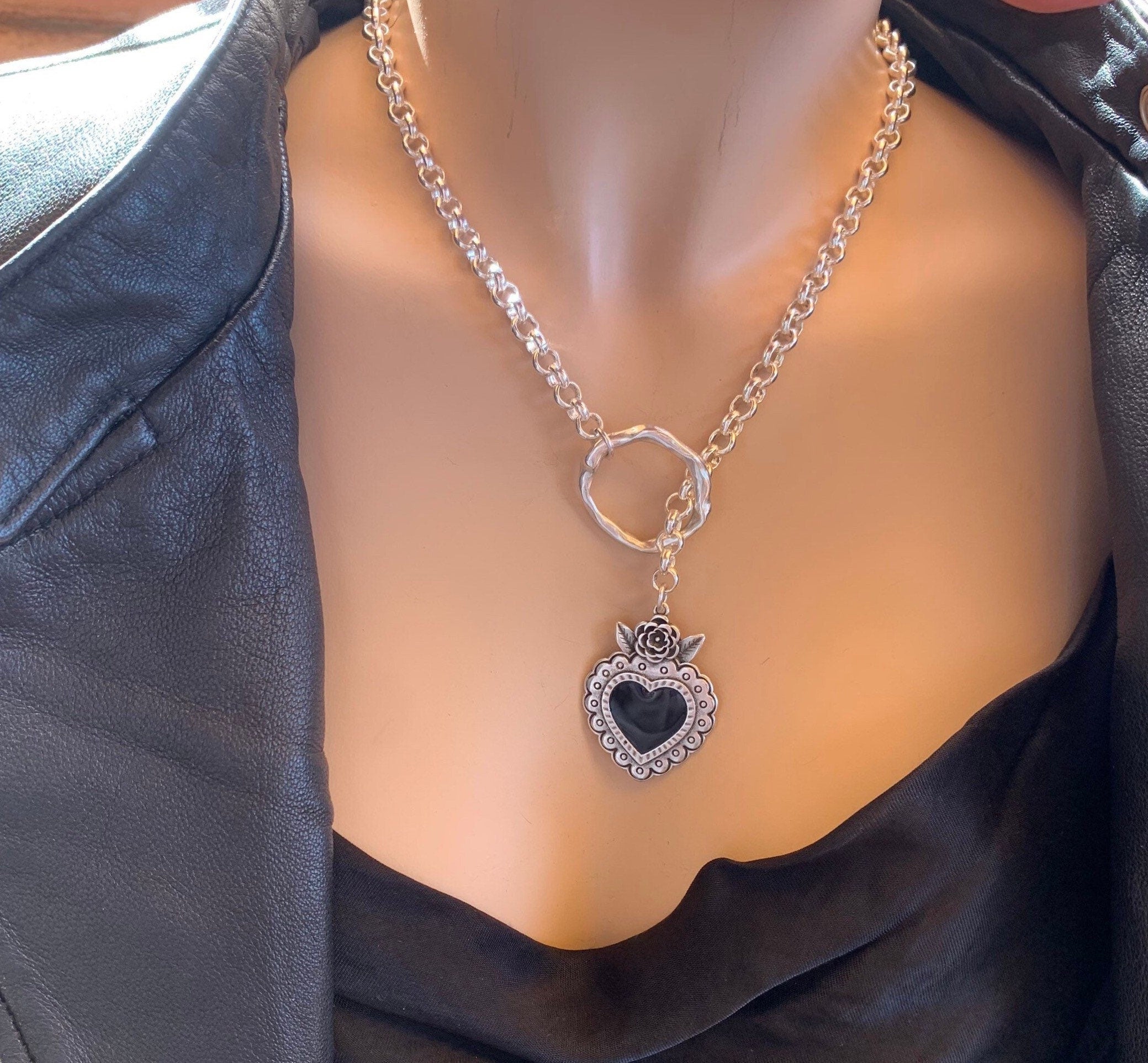 Gothic Black Heart Lariat Necklace – Dark Romantic Statement Jewelry – Handmade Alternative Fashion, gift for stylish women,