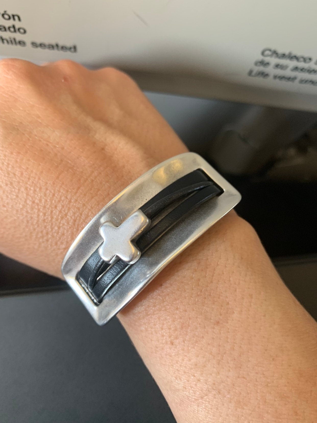Black Leather Bracelet with Zamak Cross – Bold Centerpiece & Magnetic Clasp | chunky silver unisex cuff, uno de 50 style