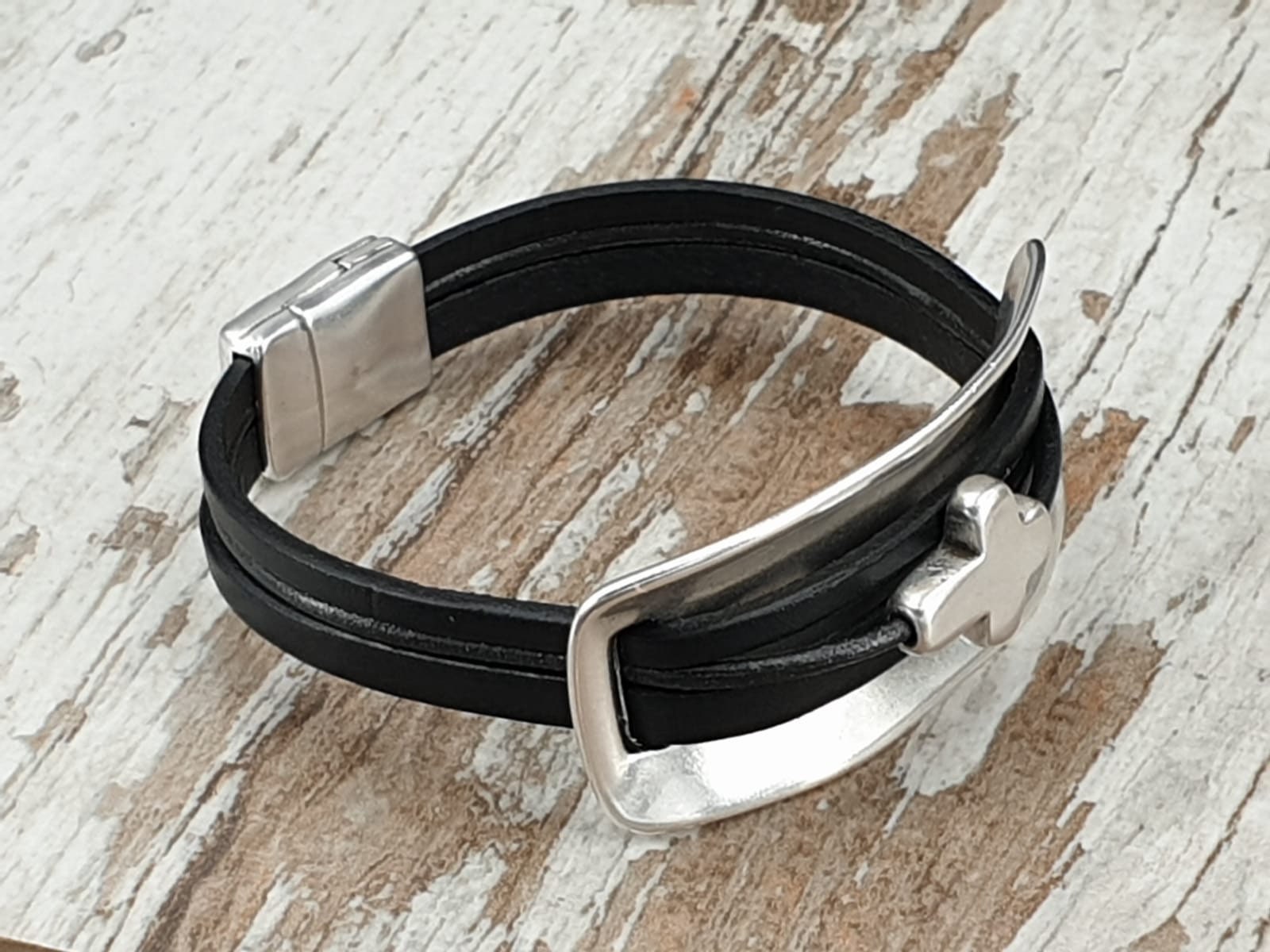 Black Leather Bracelet with Zamak Cross – Bold Centerpiece & Magnetic Clasp | chunky silver unisex cuff, uno de 50 style