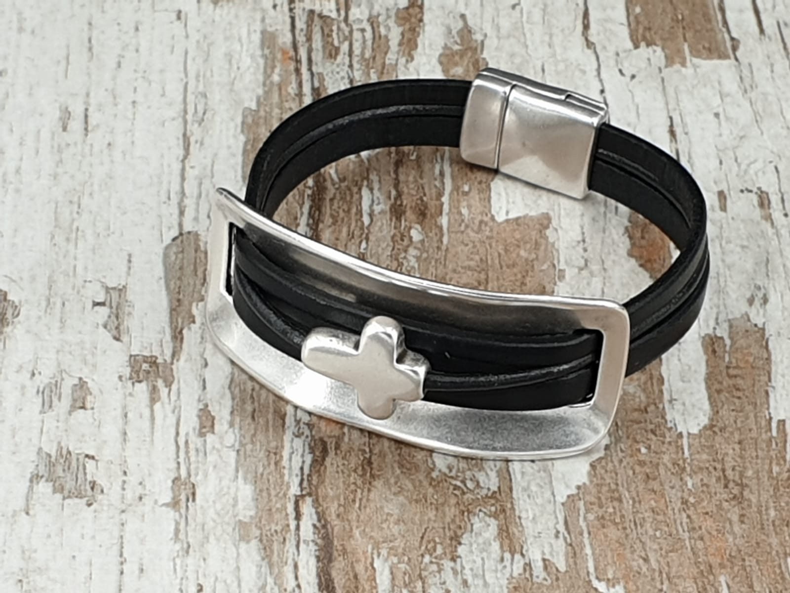 Black Leather Bracelet with Zamak Cross – Bold Centerpiece & Magnetic Clasp | chunky silver unisex cuff, uno de 50 style