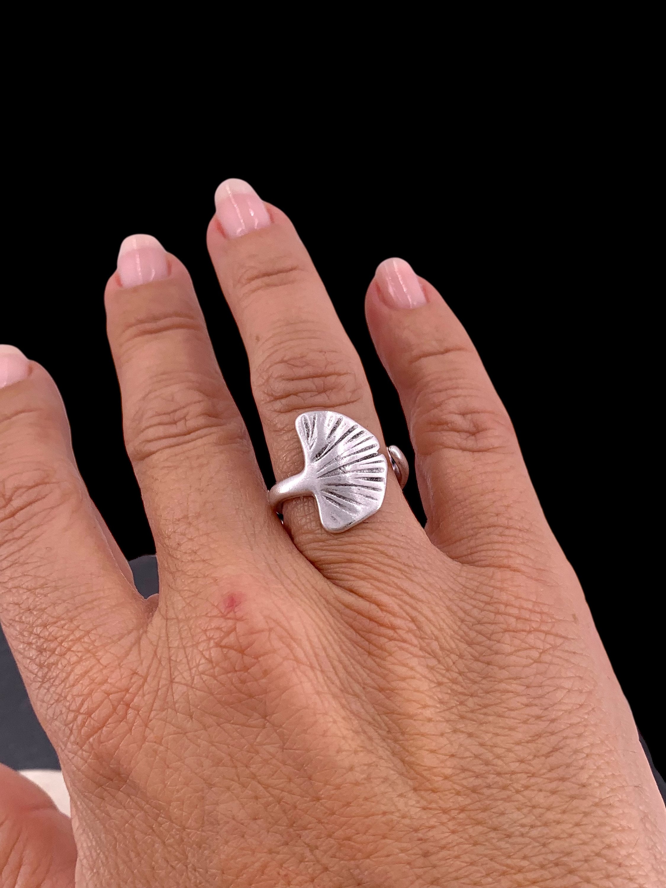 Ginkgo leaf ring, silver bohemian ring, delicate ring, adjustable bohemian ring, open band ring, gift for her, Uno de 50 style