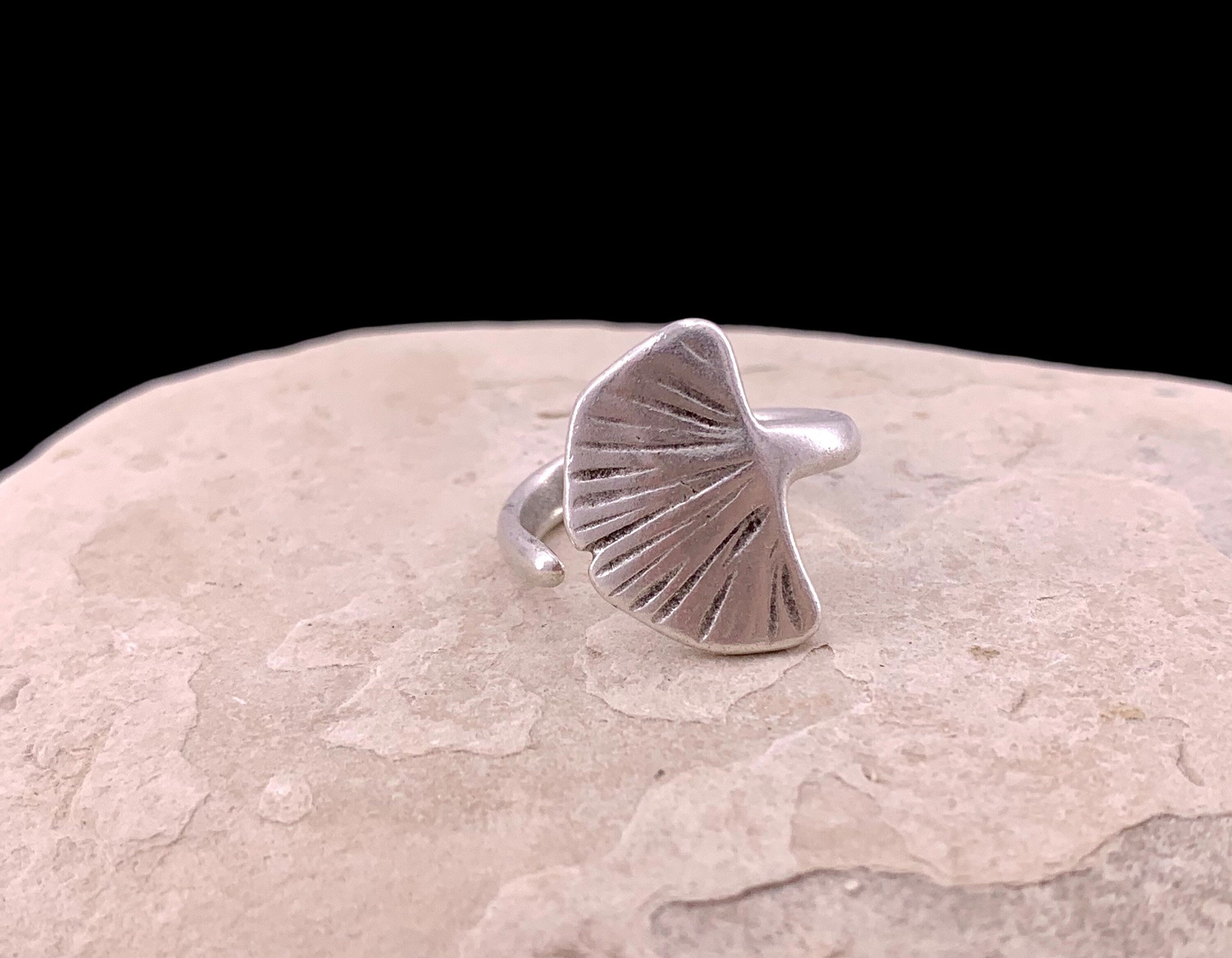 Ginkgo leaf ring, silver bohemian ring, delicate ring, adjustable bohemian ring, open band ring, gift for her, Uno de 50 style