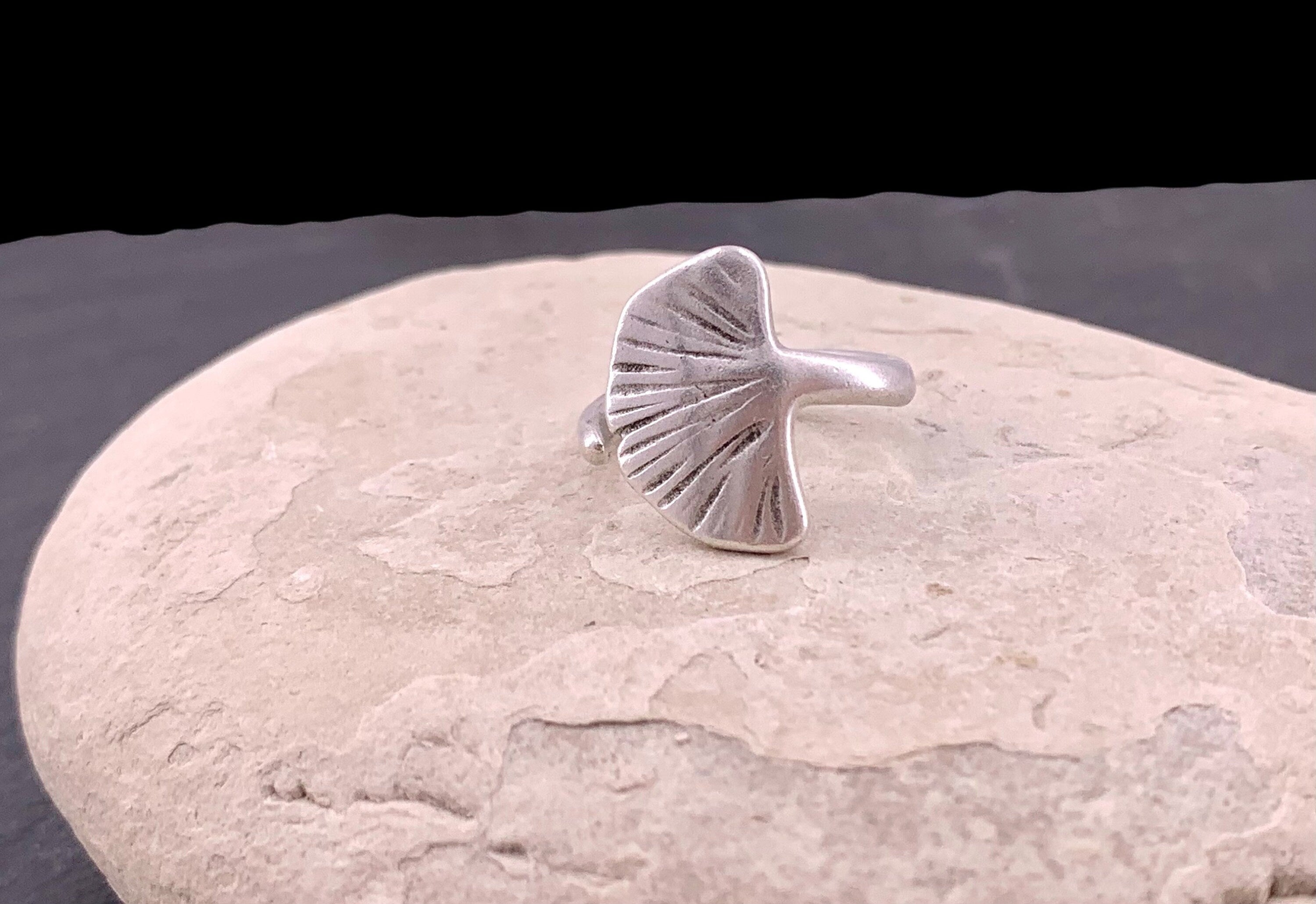 Ginkgo leaf ring, silver bohemian ring, delicate ring, adjustable bohemian ring, open band ring, gift for her, Uno de 50 style