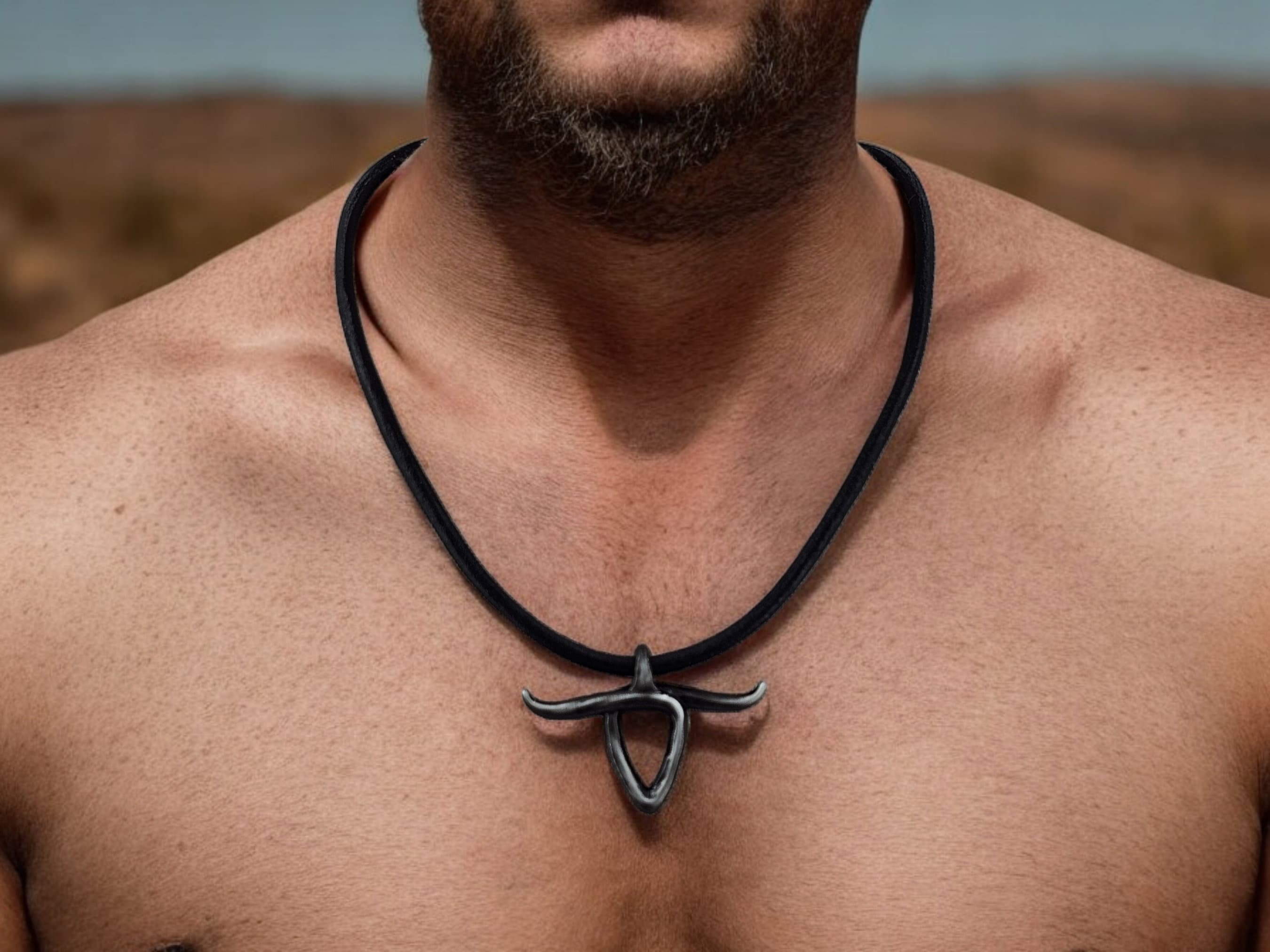 Men's leather necklace with a black-finished metal cattle head pendant, very masculine with a modern and rejuvenating style