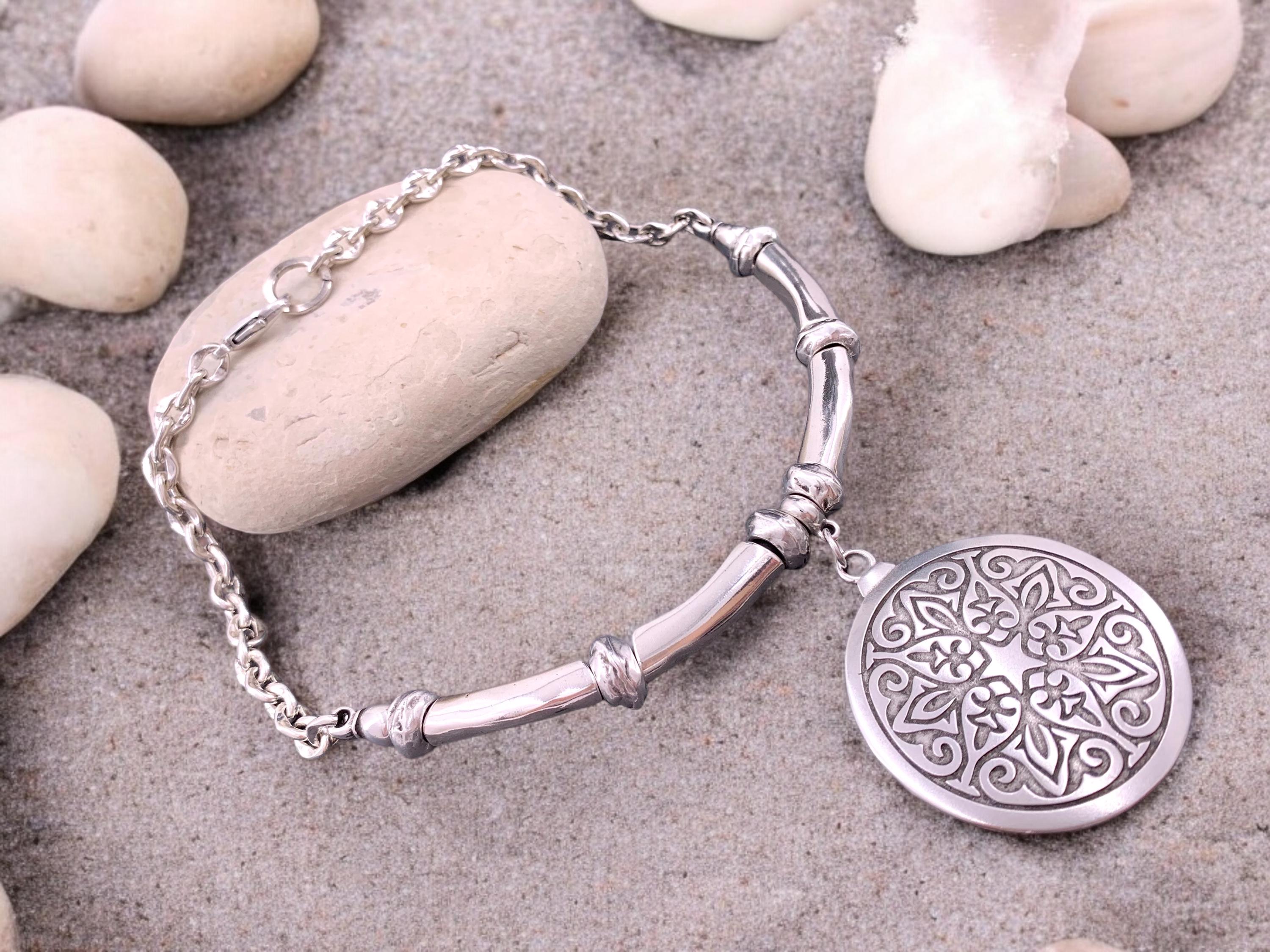 Chunky pendant necklace with big statement tribal circle, heavyweight necklace, voluminous necklace, bold silver chain necklace, gift