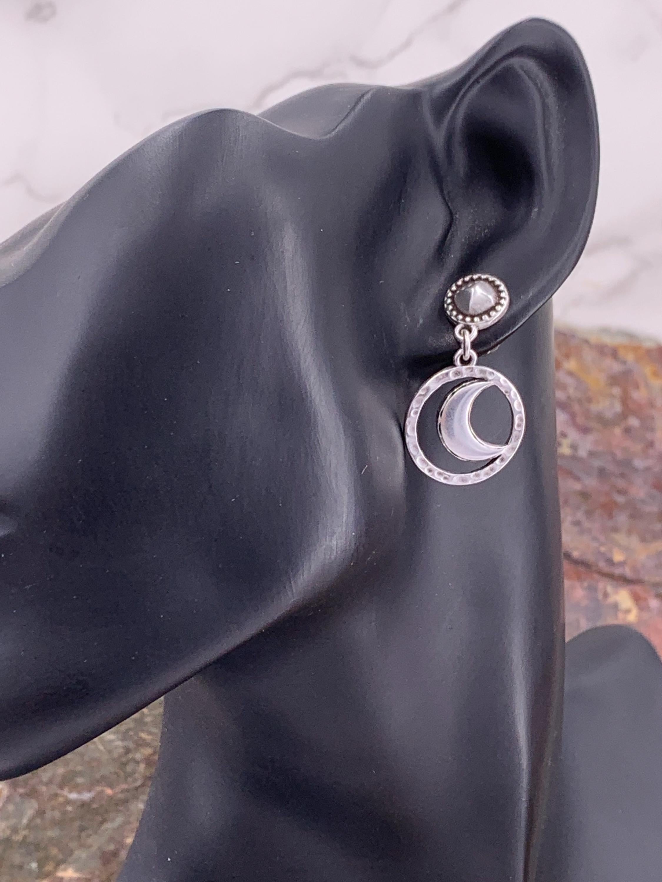 Moon silver dropped earring, carved moon earrings, silver tribal earrings, engraved drop earrings, bohemian earrings, uno de 50 style,