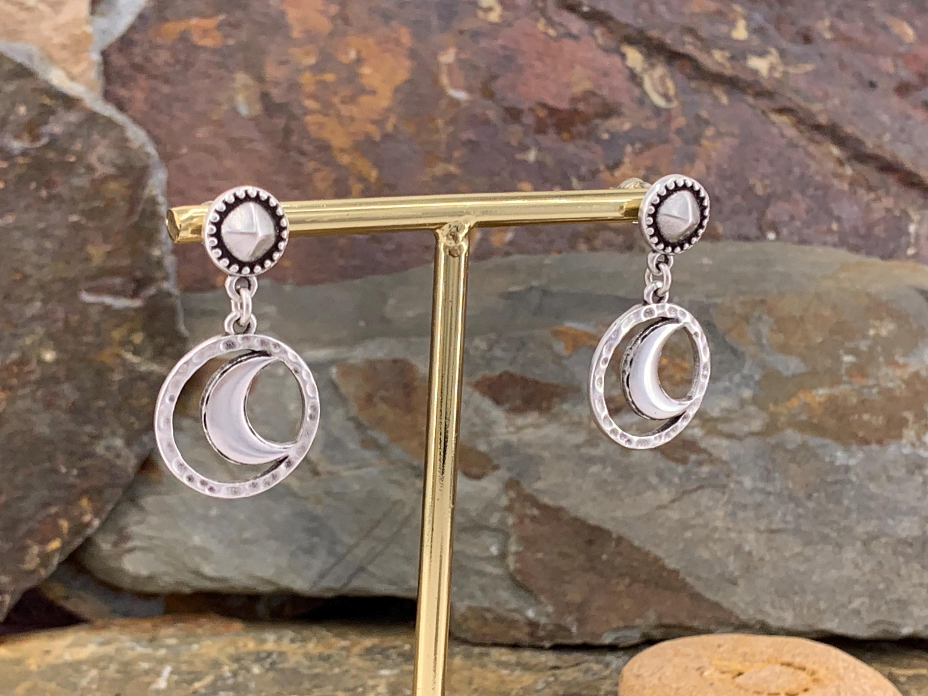 Moon silver dropped earring, carved moon earrings, silver tribal earrings, engraved drop earrings, bohemian earrings, uno de 50 style,