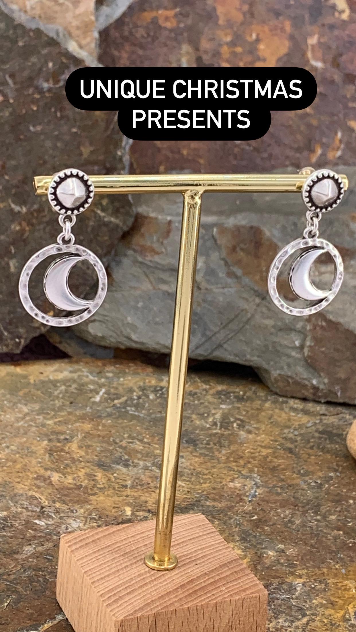 Moon silver dropped earring, carved moon earrings, silver tribal earrings, engraved drop earrings, bohemian earrings, uno de 50 style,
