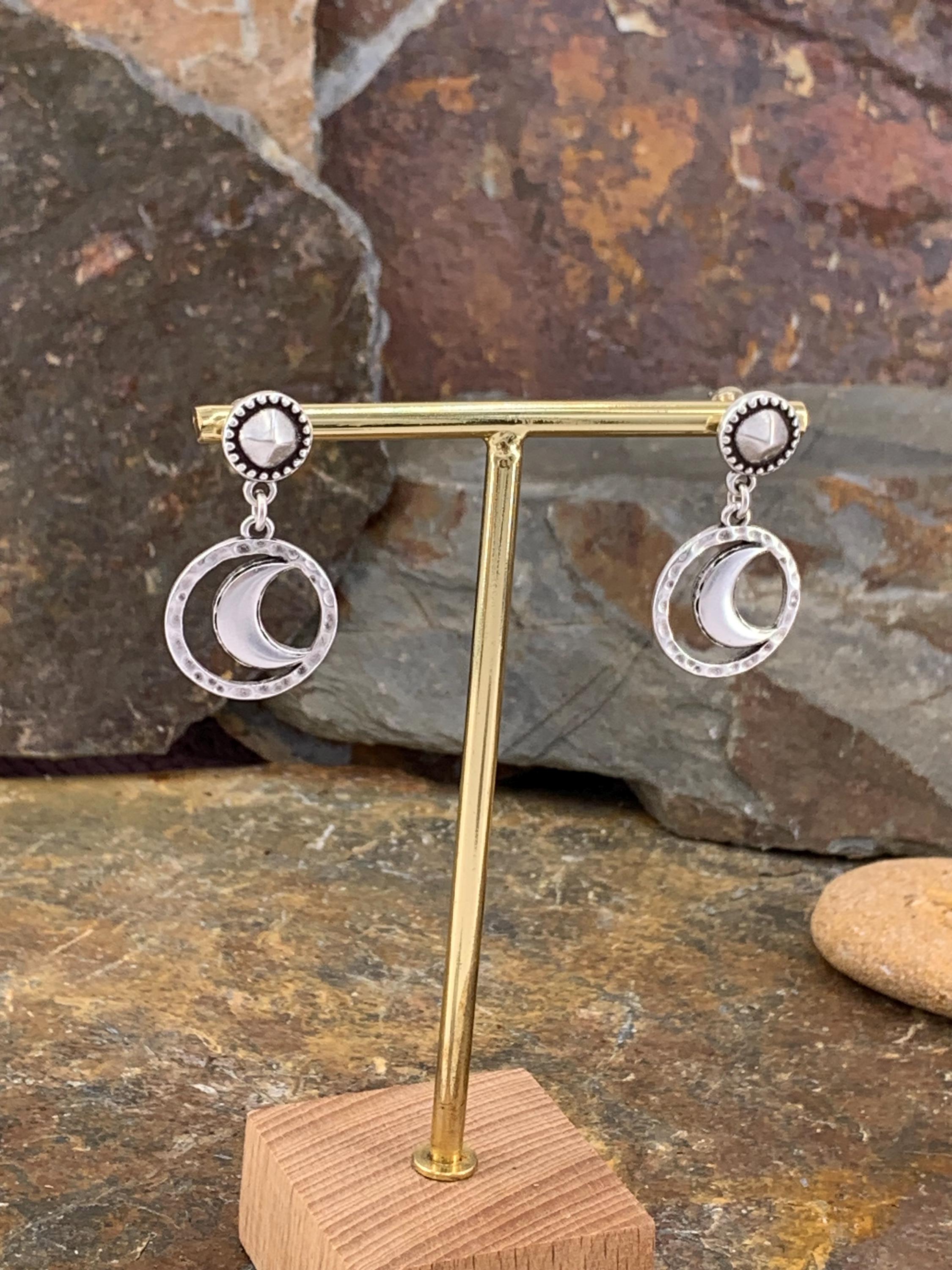 Moon silver dropped earring, carved moon earrings, silver tribal earrings, engraved drop earrings, bohemian earrings, uno de 50 style,