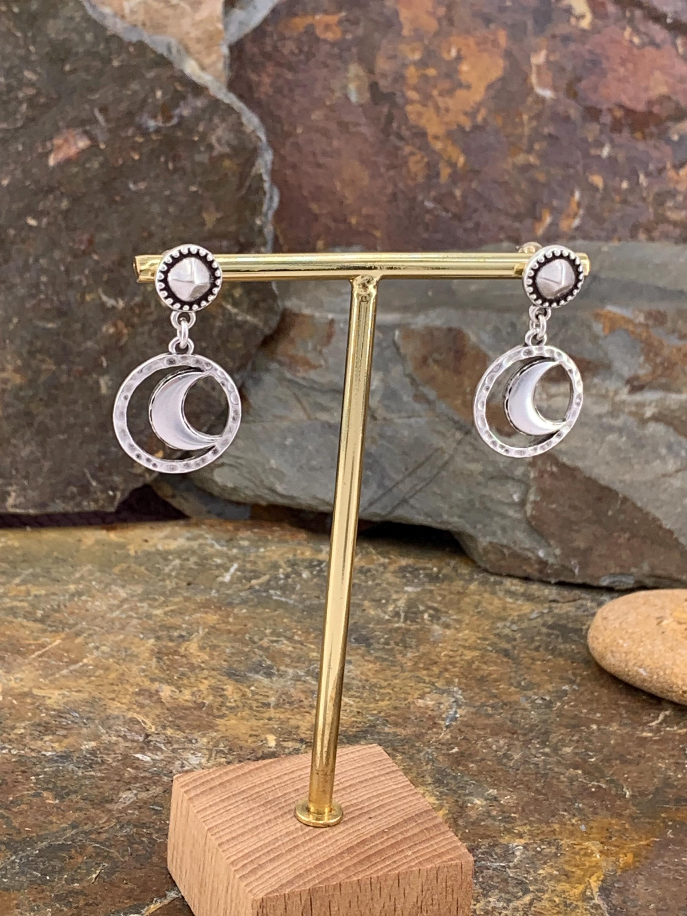 Moon silver dropped earring, carved moon earrings, silver tribal earrings, engraved drop earrings, bohemian earrings, uno de 50 style,
