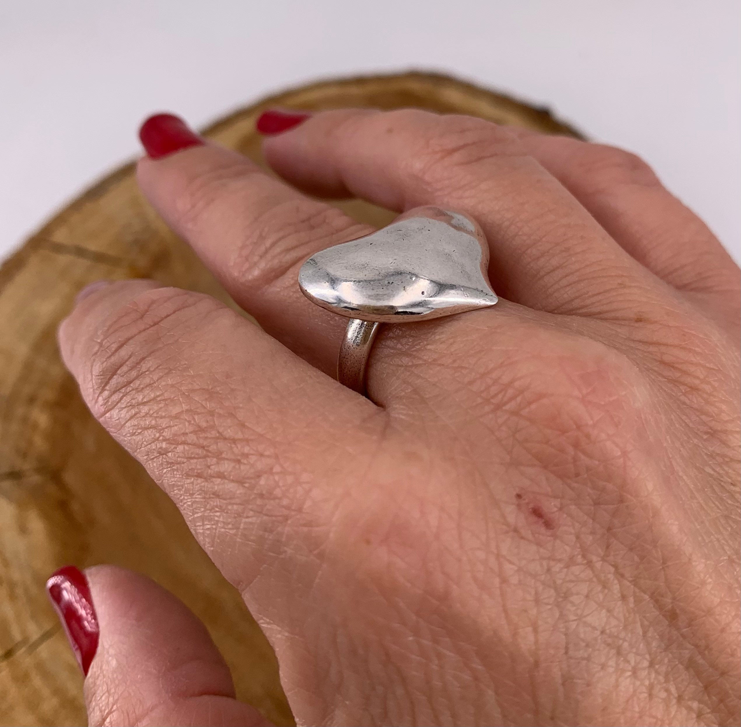 Anillo grueso, anillo boho de plata, anillo de plata boho grabado, anillo de corazón grande, anillo de declaración
