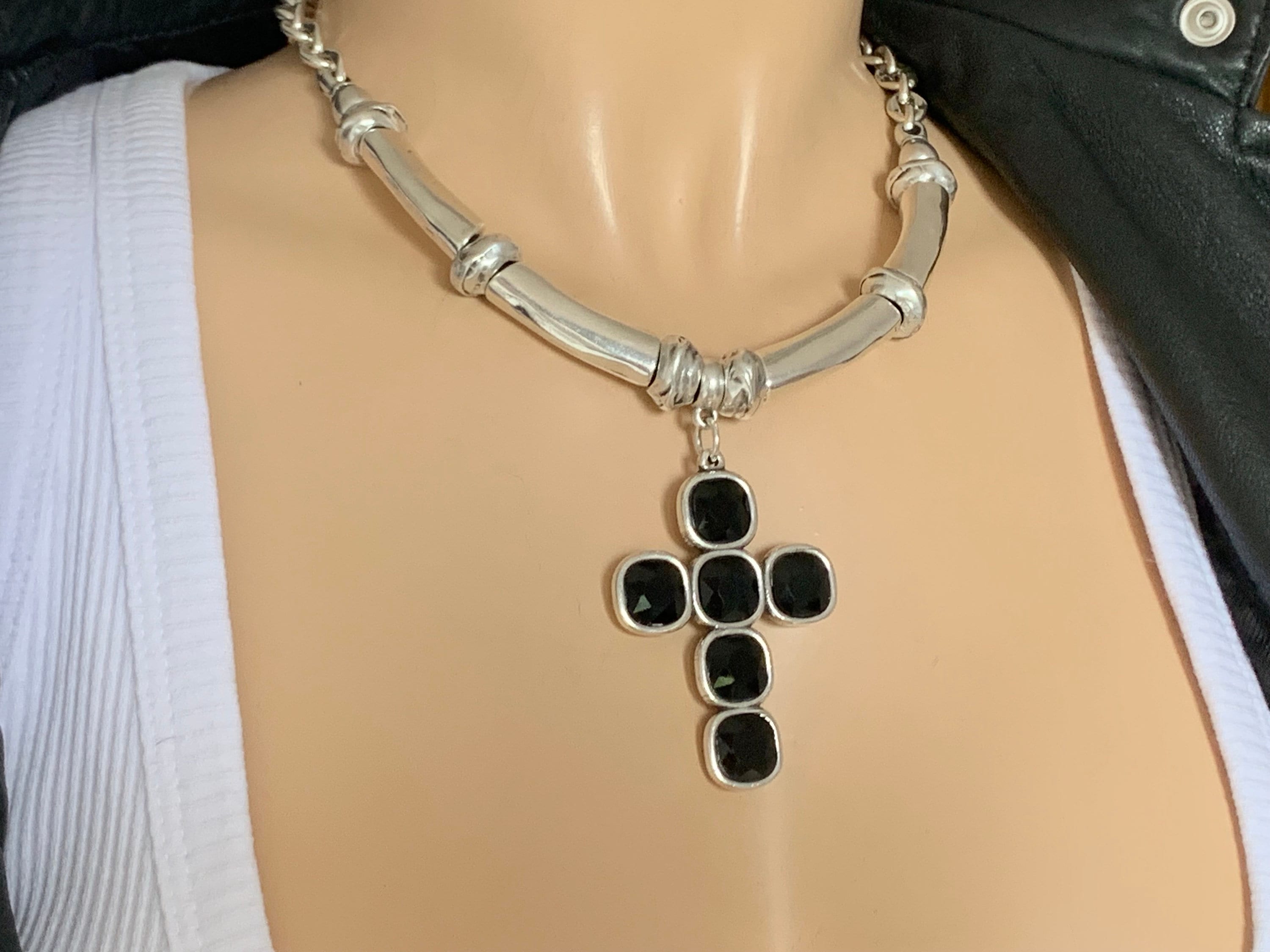 Big cross crystal pendant chunky silcer necklace, statement cross necklace, Swarovski cross pendant necklace, voluminous necklace,