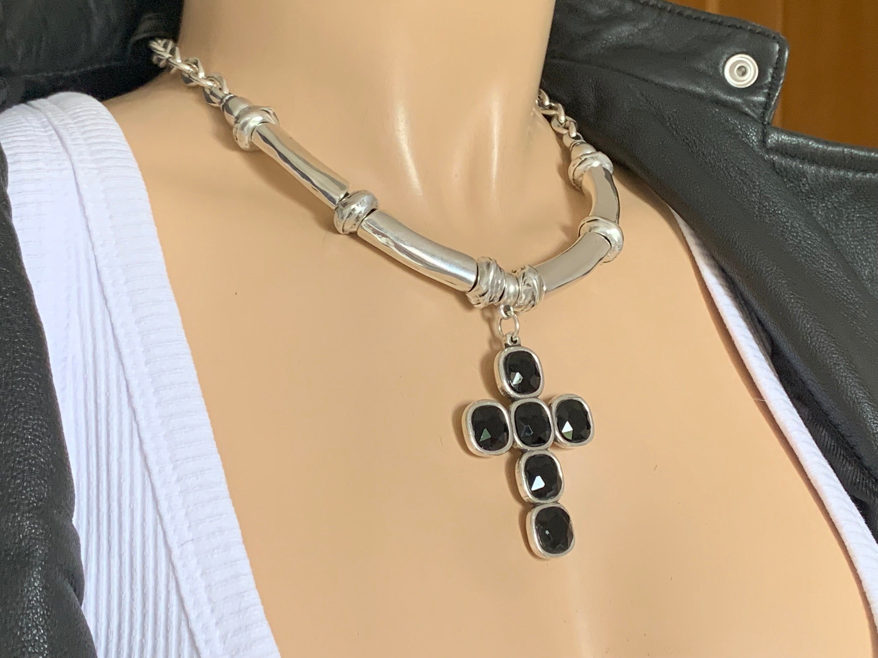 Big cross crystal pendant chunky silcer necklace, statement cross necklace, Swarovski cross pendant necklace, voluminous necklace,