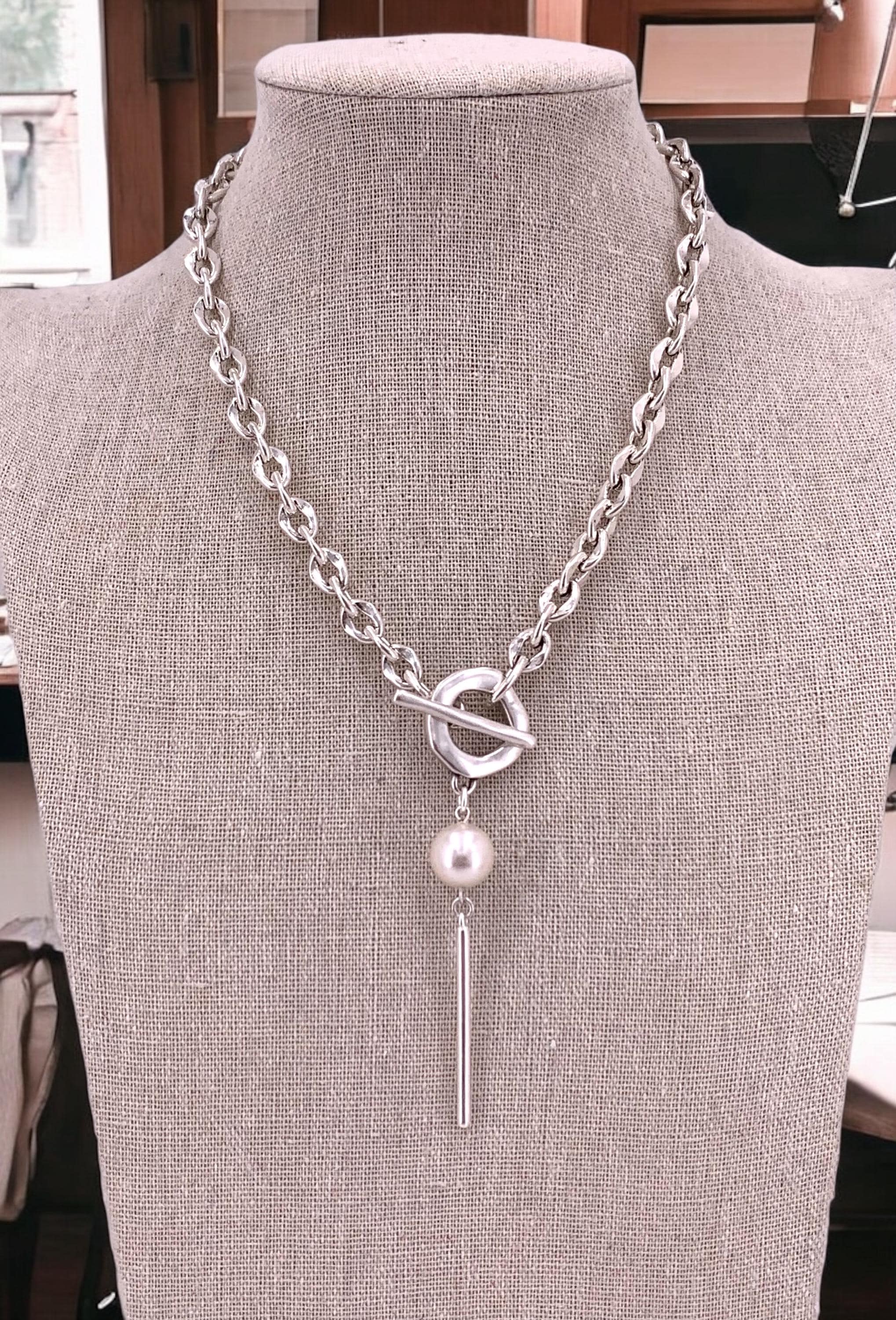 Silver chunky chain toggle lariat pearl pendant necklace, bohemian pearls necklace, bulky chain necklace, uno de 50 style, gift for her,