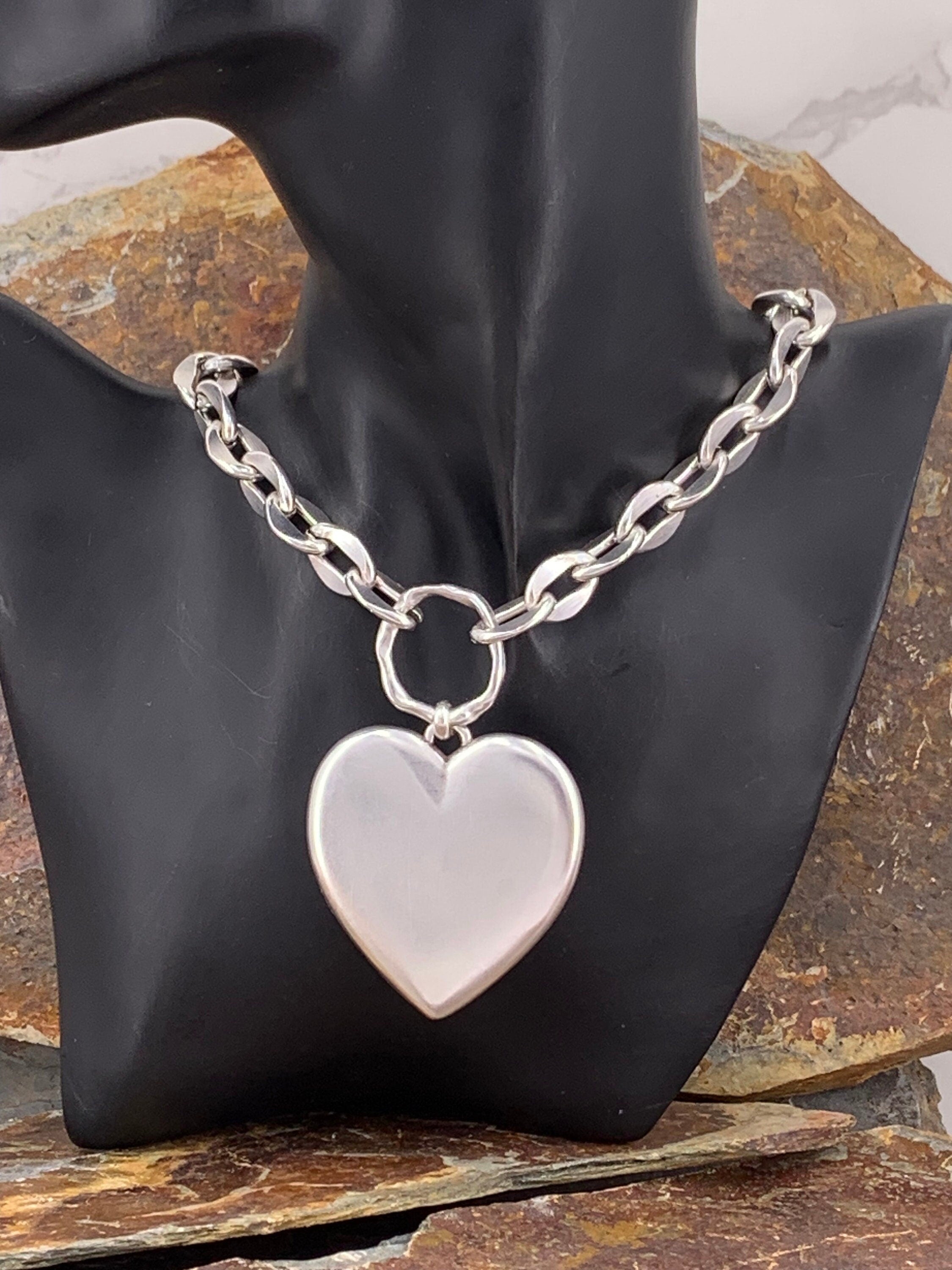 Spectacular chunky silver chain necklace and large heart pendant, silver heavy necklace, special oversize chain necklace, uno de 50 style,