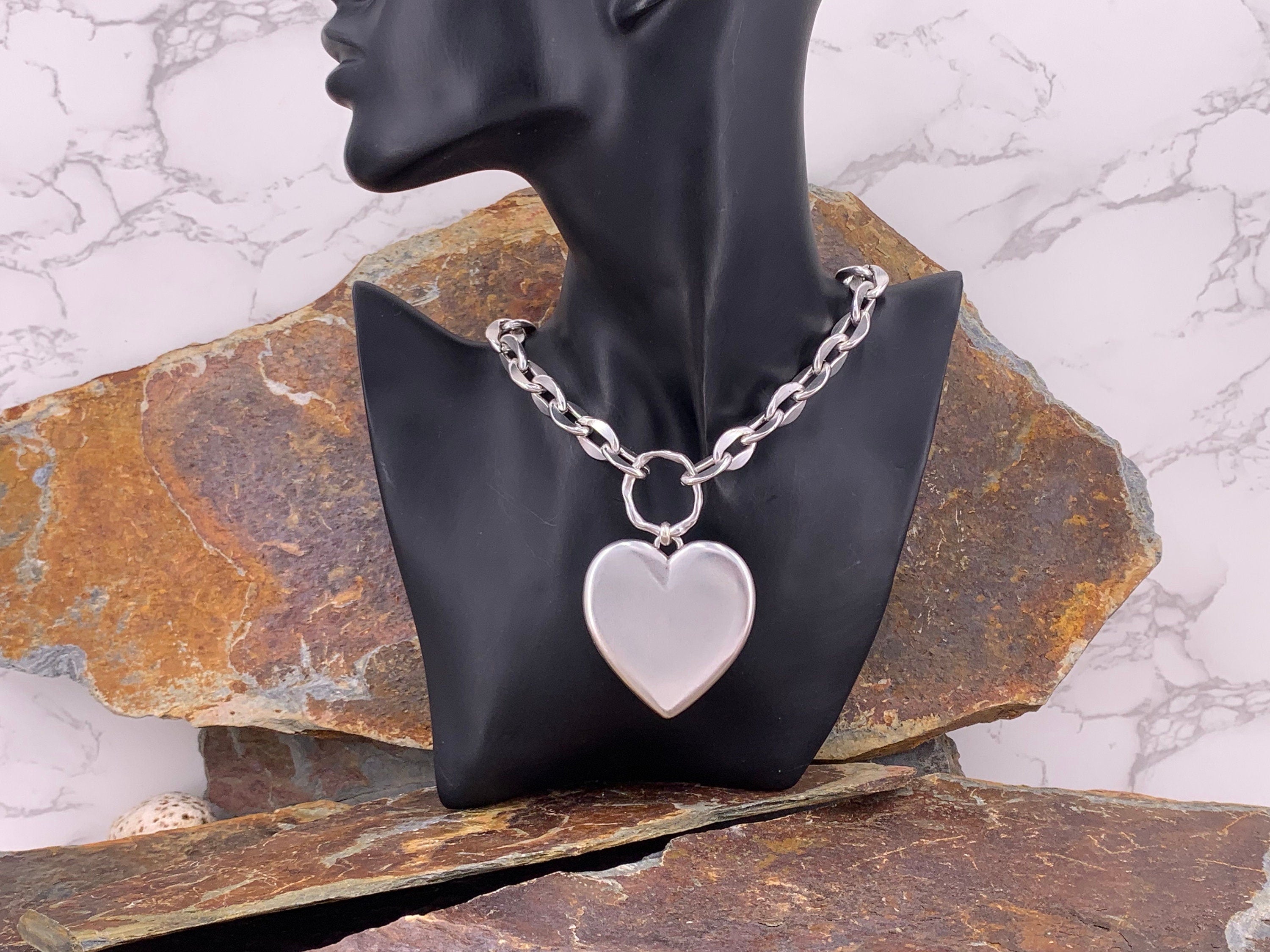 Spectacular chunky silver chain necklace and large heart pendant, silver heavy necklace, special oversize chain necklace, uno de 50 style,