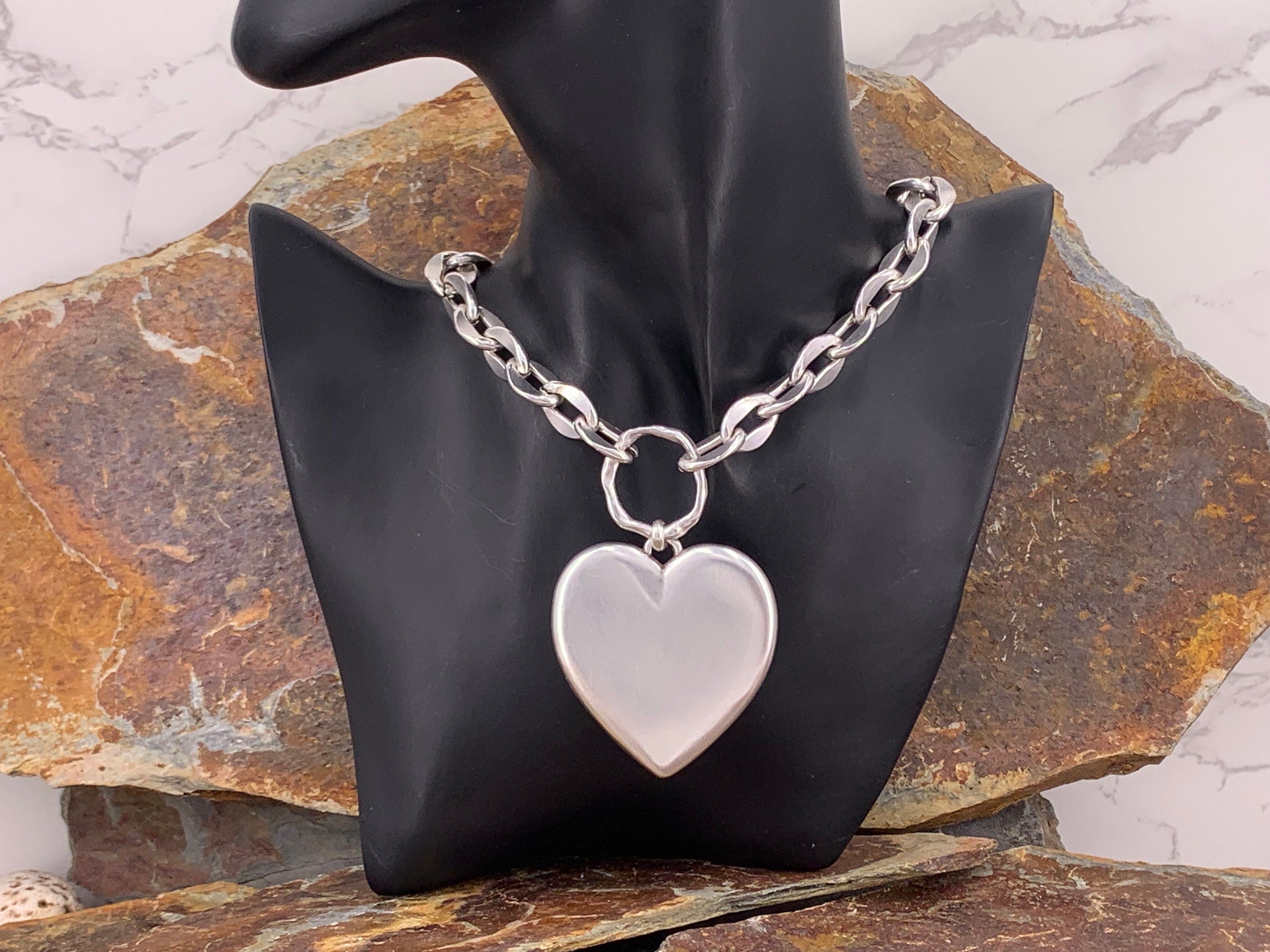 Spectacular chunky silver chain necklace and large heart pendant, silver heavy necklace, special oversize chain necklace, uno de 50 style,