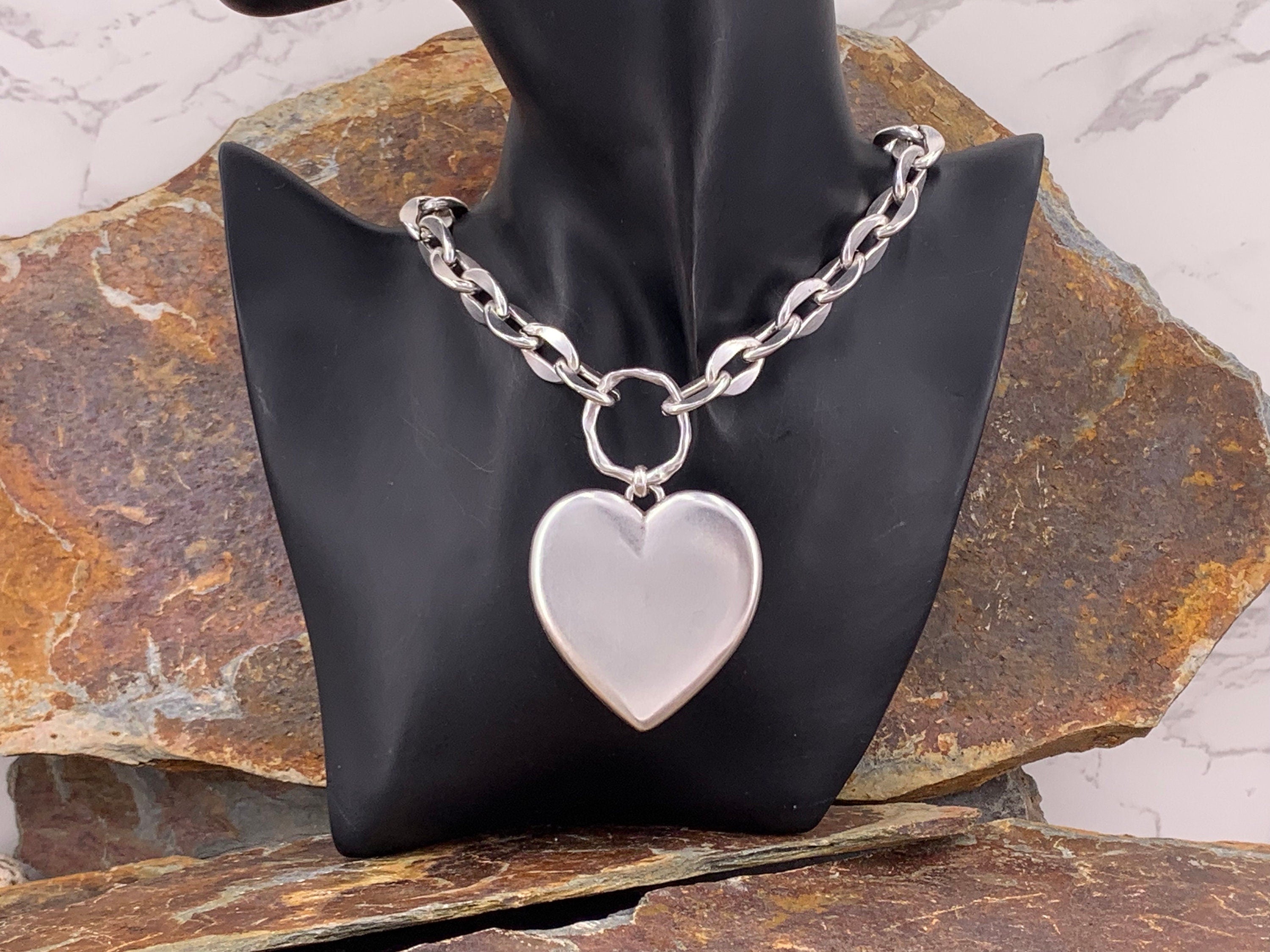 Spectacular chunky silver chain necklace and large heart pendant, silver heavy necklace, special oversize chain necklace, uno de 50 style,