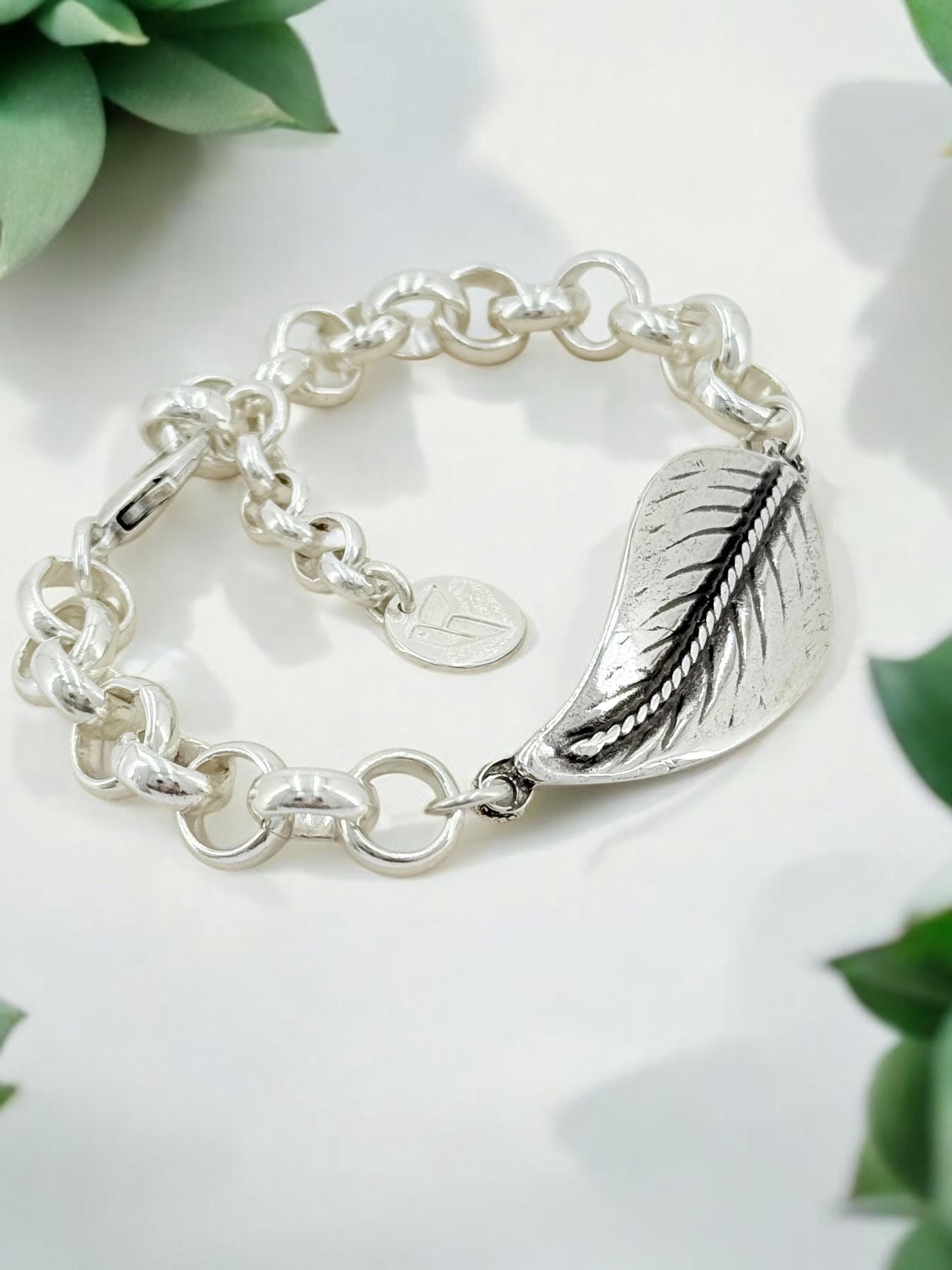 Chunky Silver chain leaf shaped bracelet, bold link rolo bracelet, heavyweight chain bracelet, leaf bracelet, uno de 50 style, women’s gift