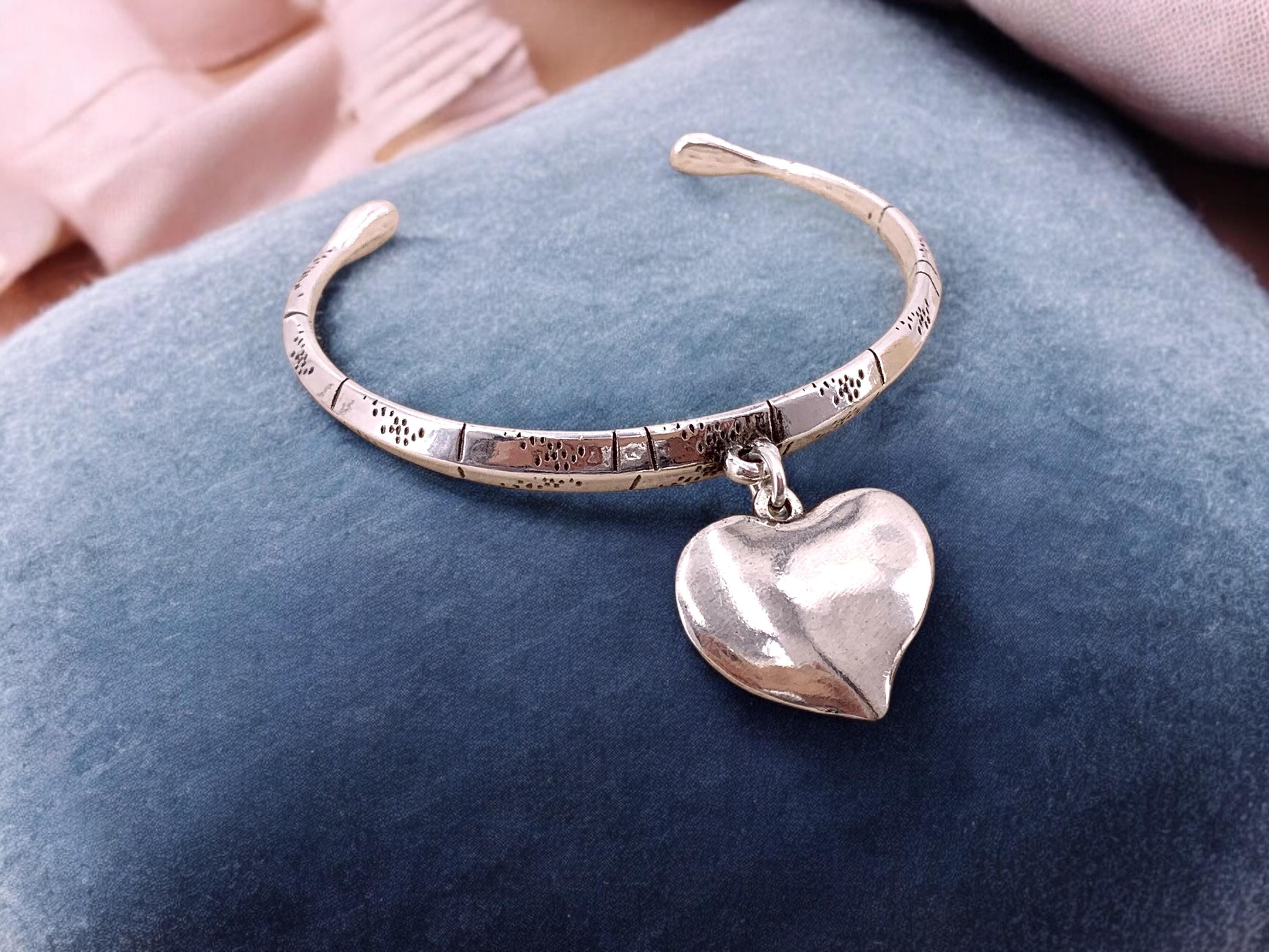 Silver engraved rigid silver cuff bracelets with heart pendant, silver engraving open bangle, uno de 50 style, padlock bracelet, gift