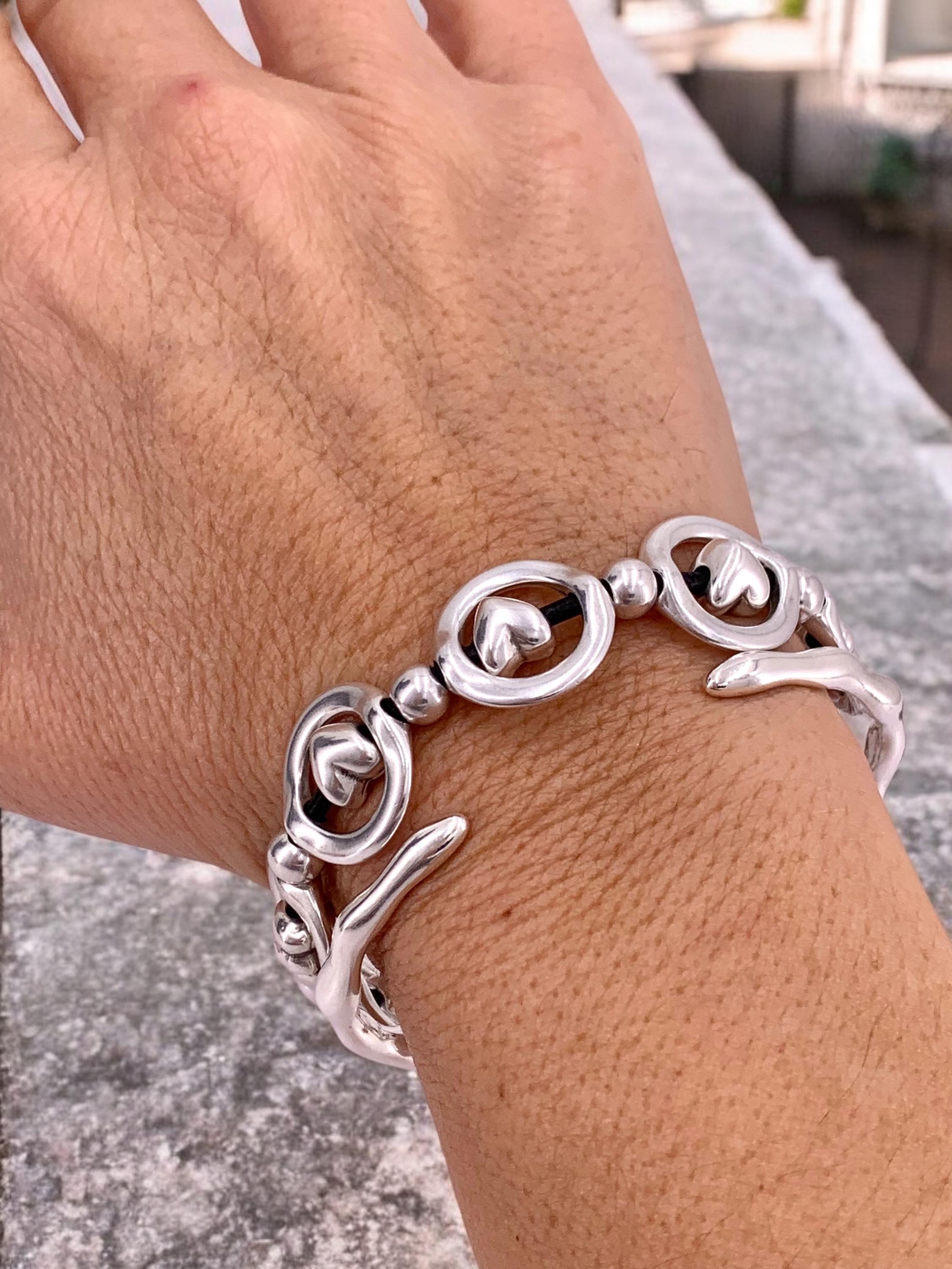 Eye-catching chunky leather bracelet with silver heart-shaped beads, perfect Valentine’s Day gift, bulky bracelet, uno de 50 style,