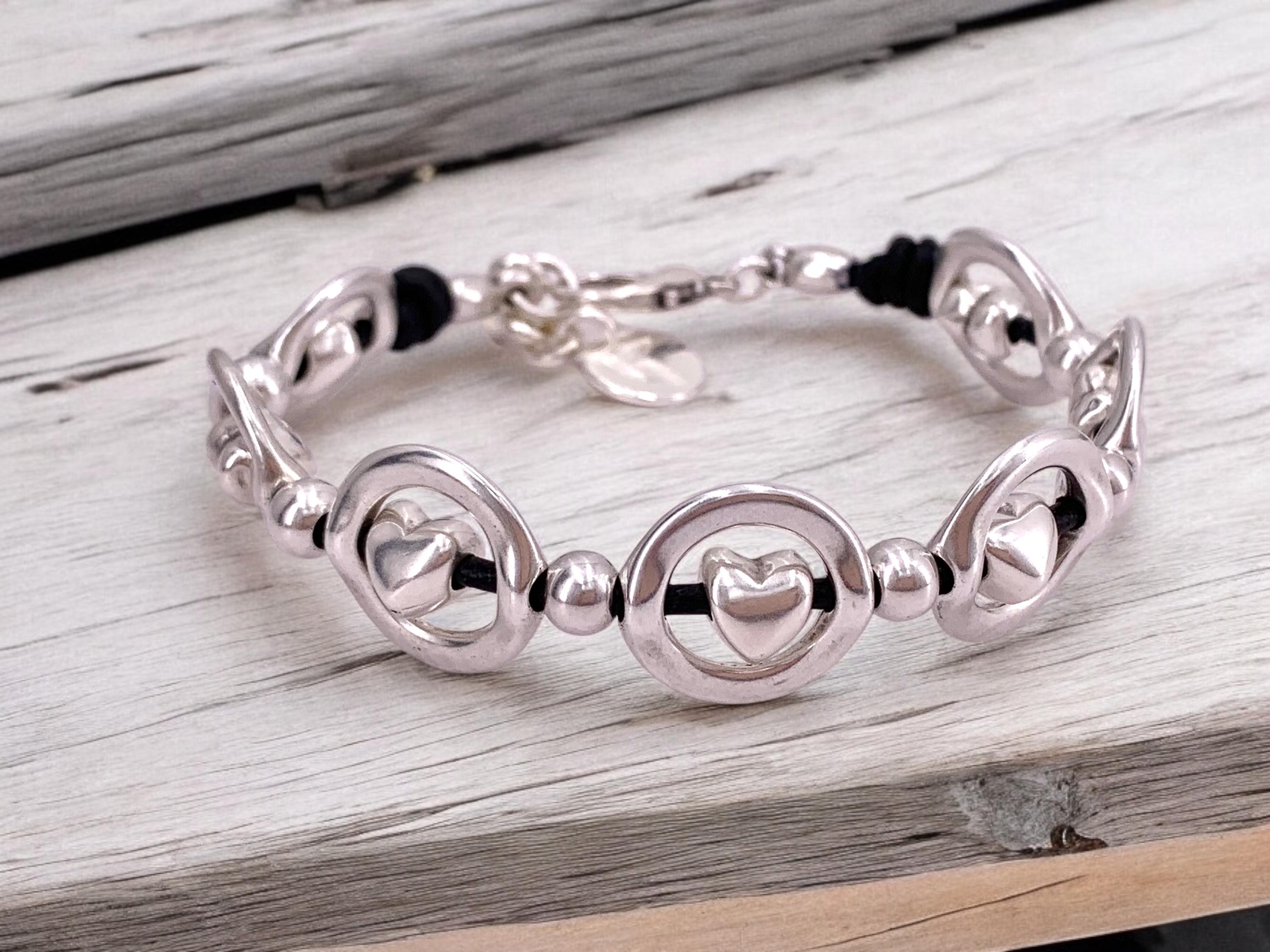 Eye-catching chunky leather bracelet with silver heart-shaped beads, perfect Valentine’s Day gift, bulky bracelet, uno de 50 style,