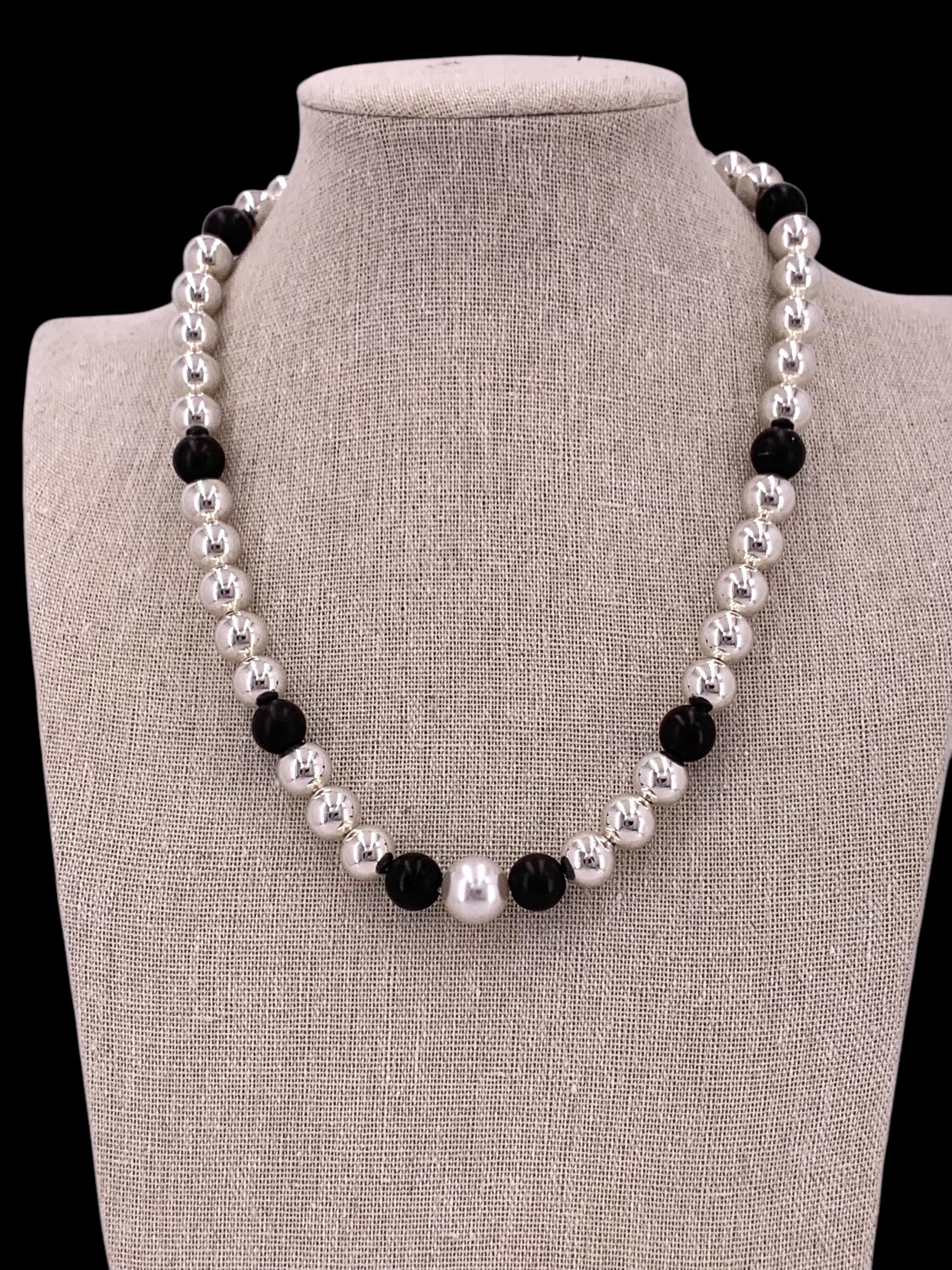chunky silver, onyx and Swarovski Pearl necklace, elegant silver beads necklace, beaded necklace, vintage necklace, uno de 50 style,